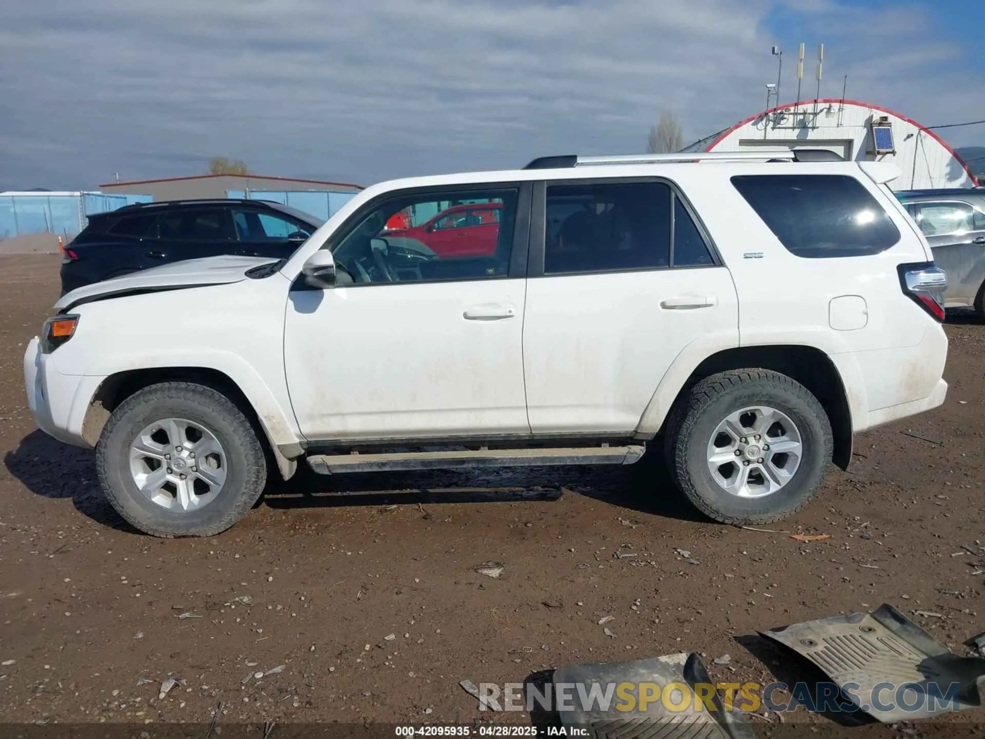 14 Photograph of a damaged car JTEBU5JR4K5713136 TOYOTA 4RUNNER 2019