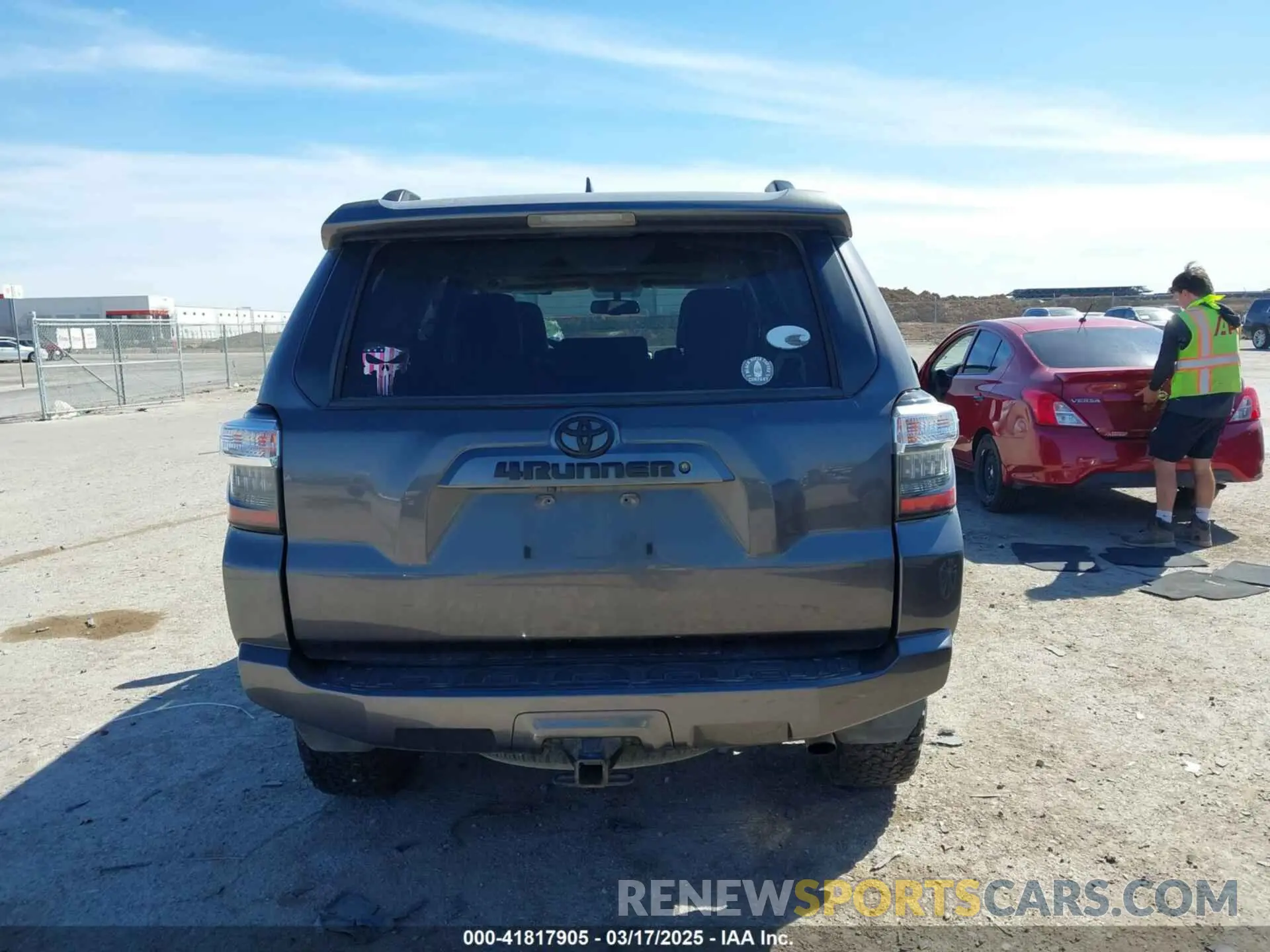 16 Photograph of a damaged car JTEBU5JR5K5616527 TOYOTA 4RUNNER 2019