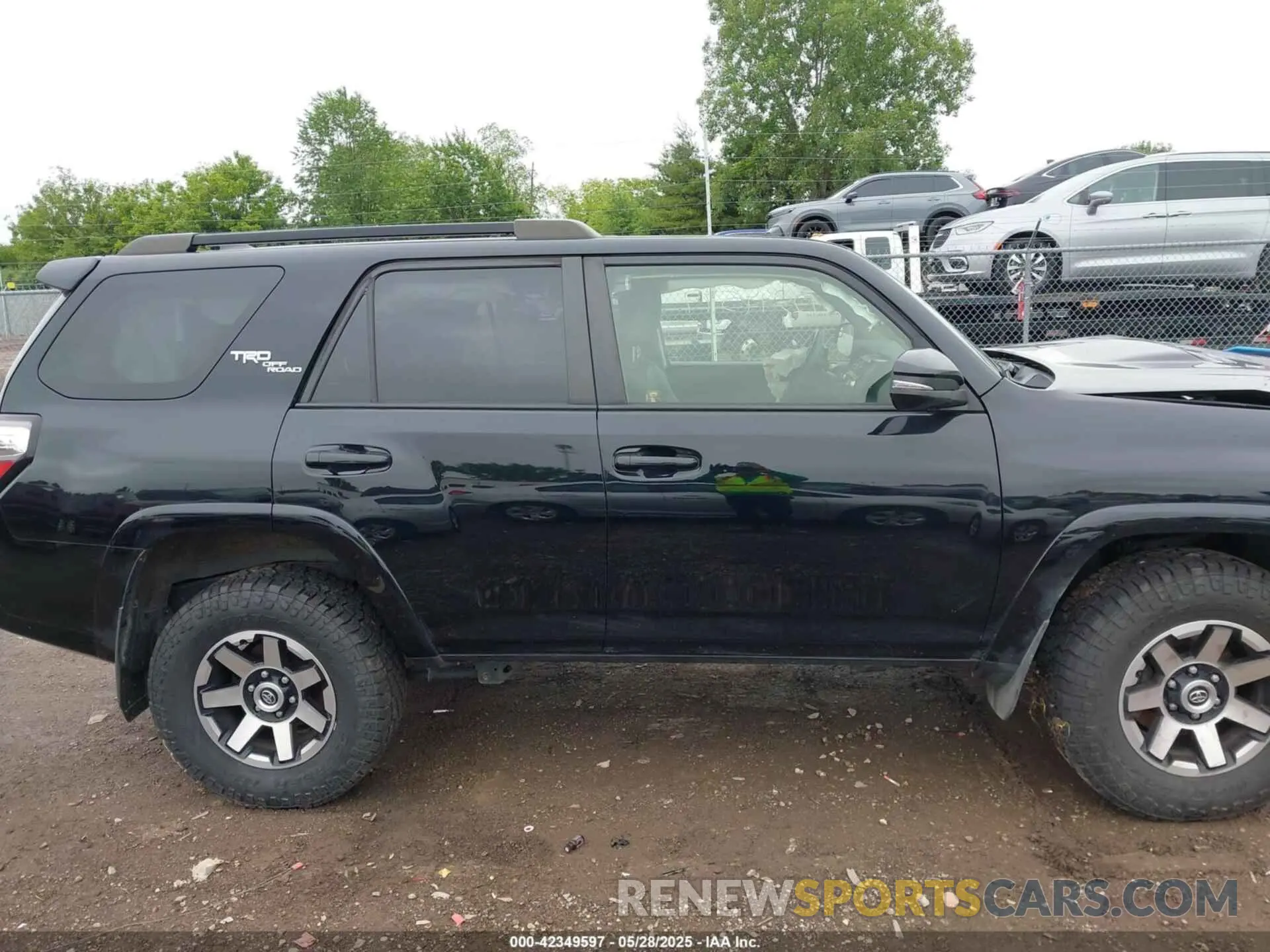 13 Photograph of a damaged car JTEBU5JR5K5622909 TOYOTA 4RUNNER 2019