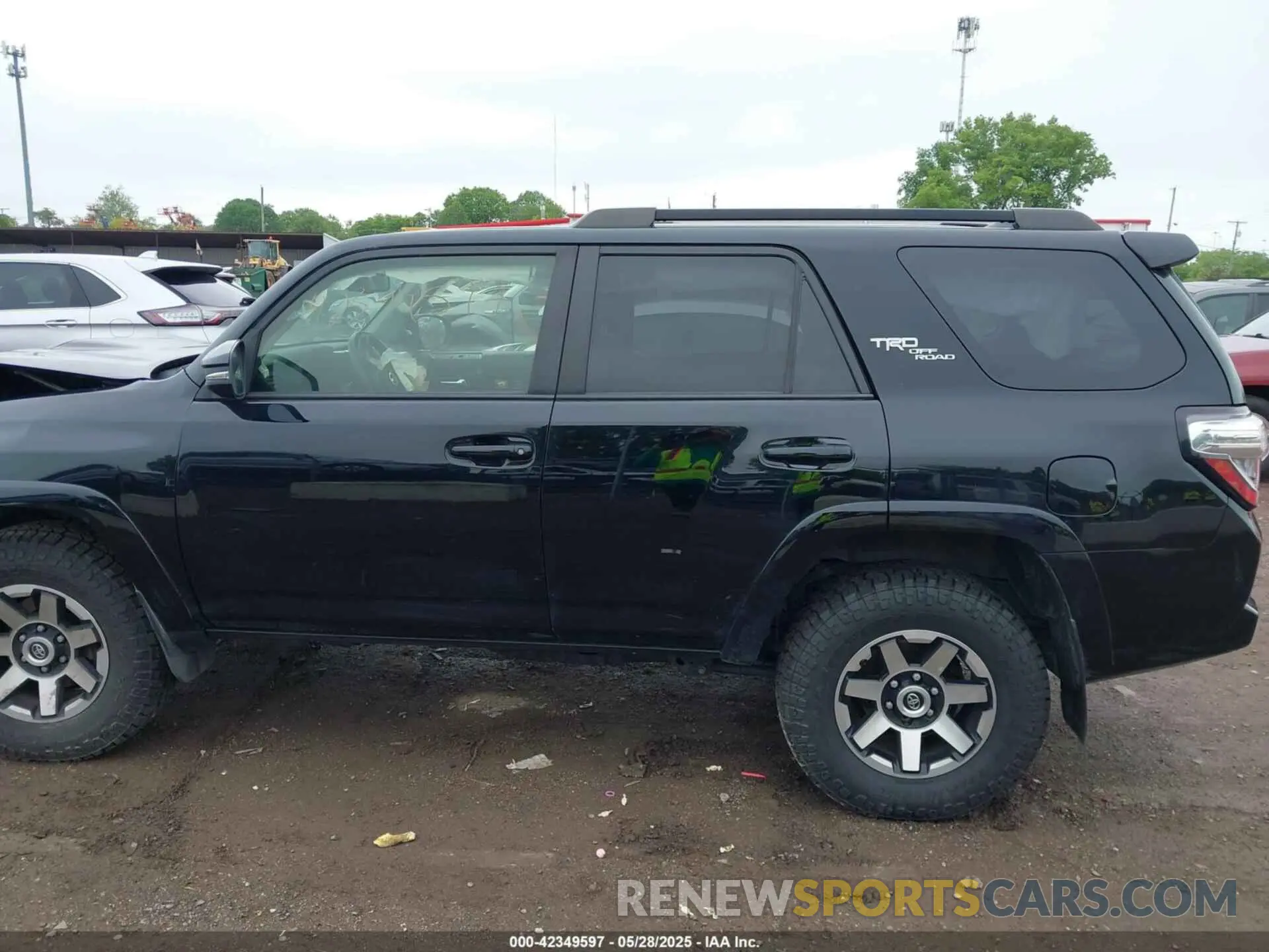 14 Photograph of a damaged car JTEBU5JR5K5622909 TOYOTA 4RUNNER 2019
