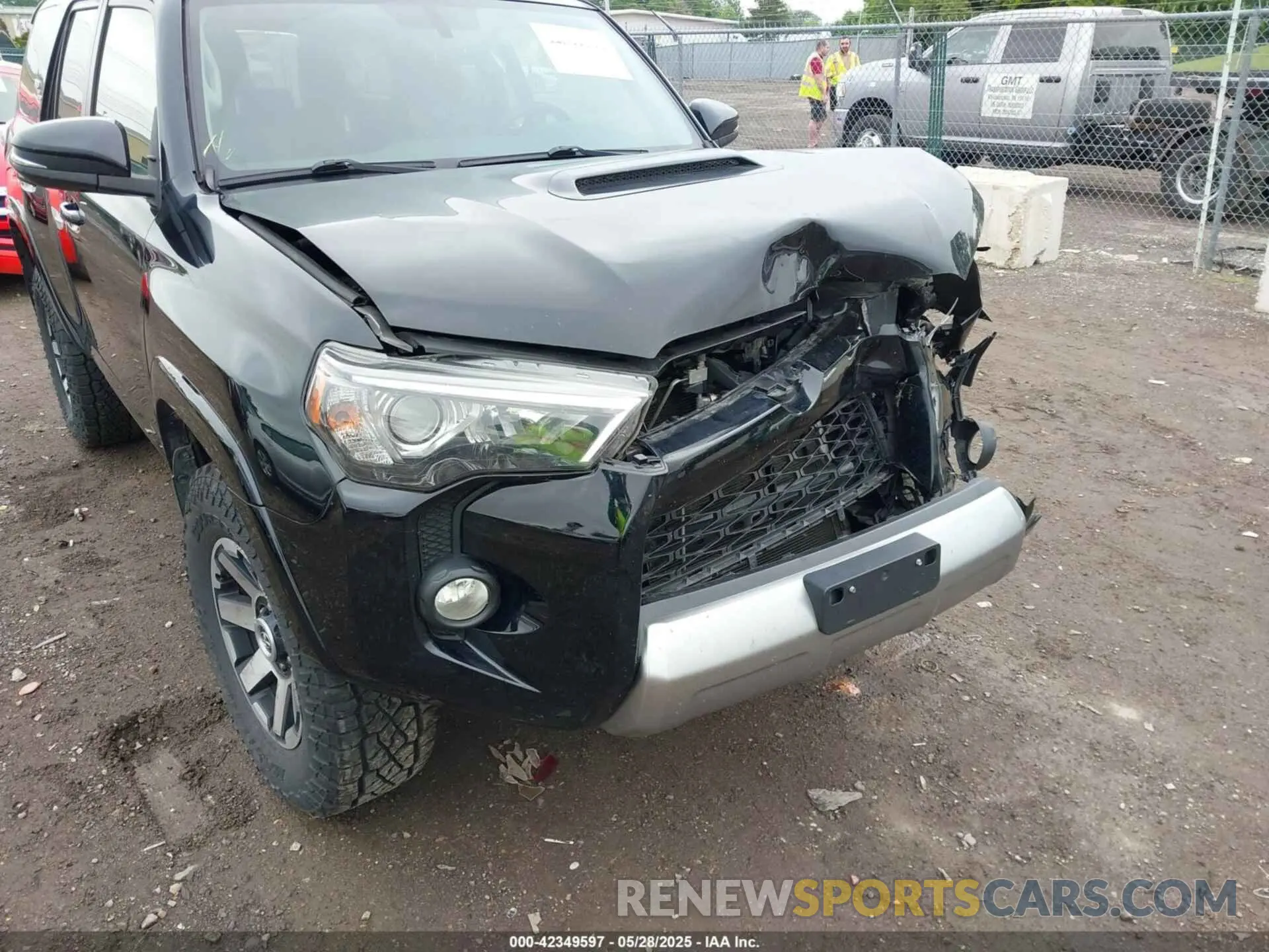 18 Photograph of a damaged car JTEBU5JR5K5622909 TOYOTA 4RUNNER 2019