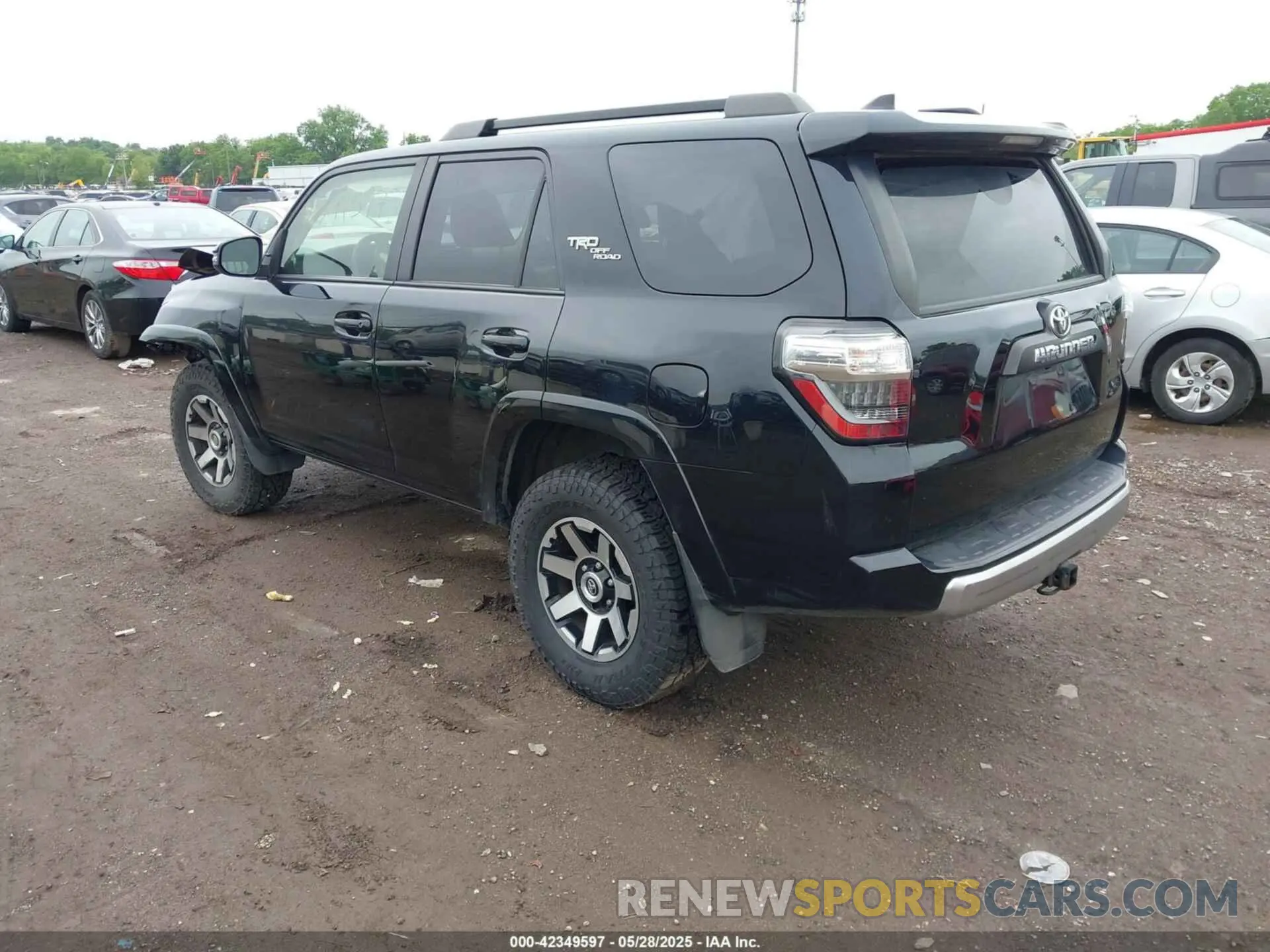 3 Photograph of a damaged car JTEBU5JR5K5622909 TOYOTA 4RUNNER 2019