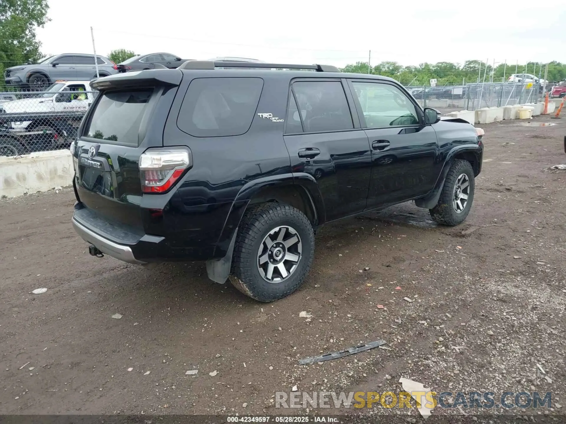 4 Photograph of a damaged car JTEBU5JR5K5622909 TOYOTA 4RUNNER 2019