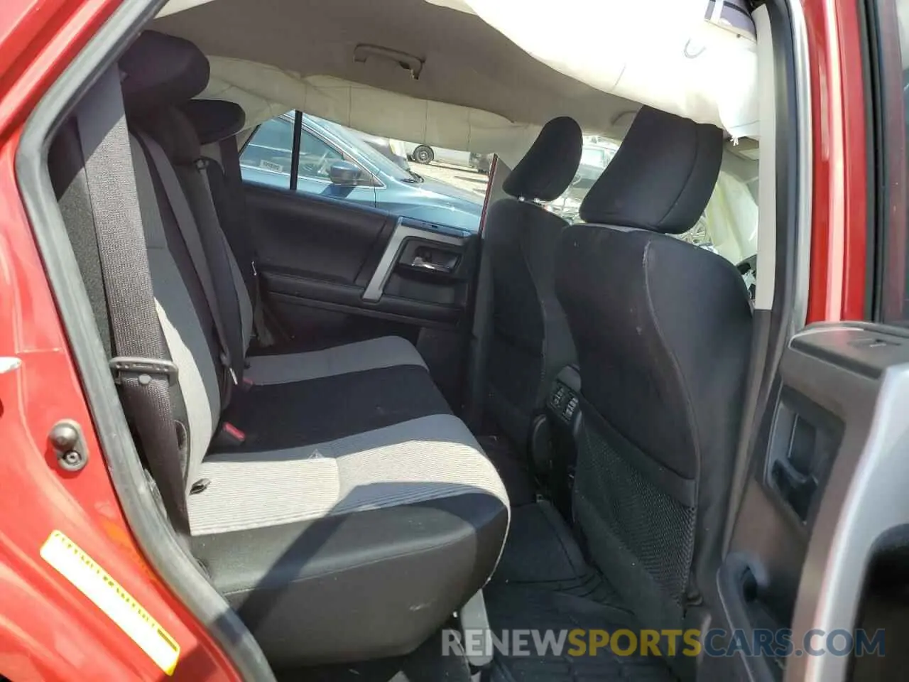 11 Photograph of a damaged car JTEBU5JR5K5640469 TOYOTA 4RUNNER 2019
