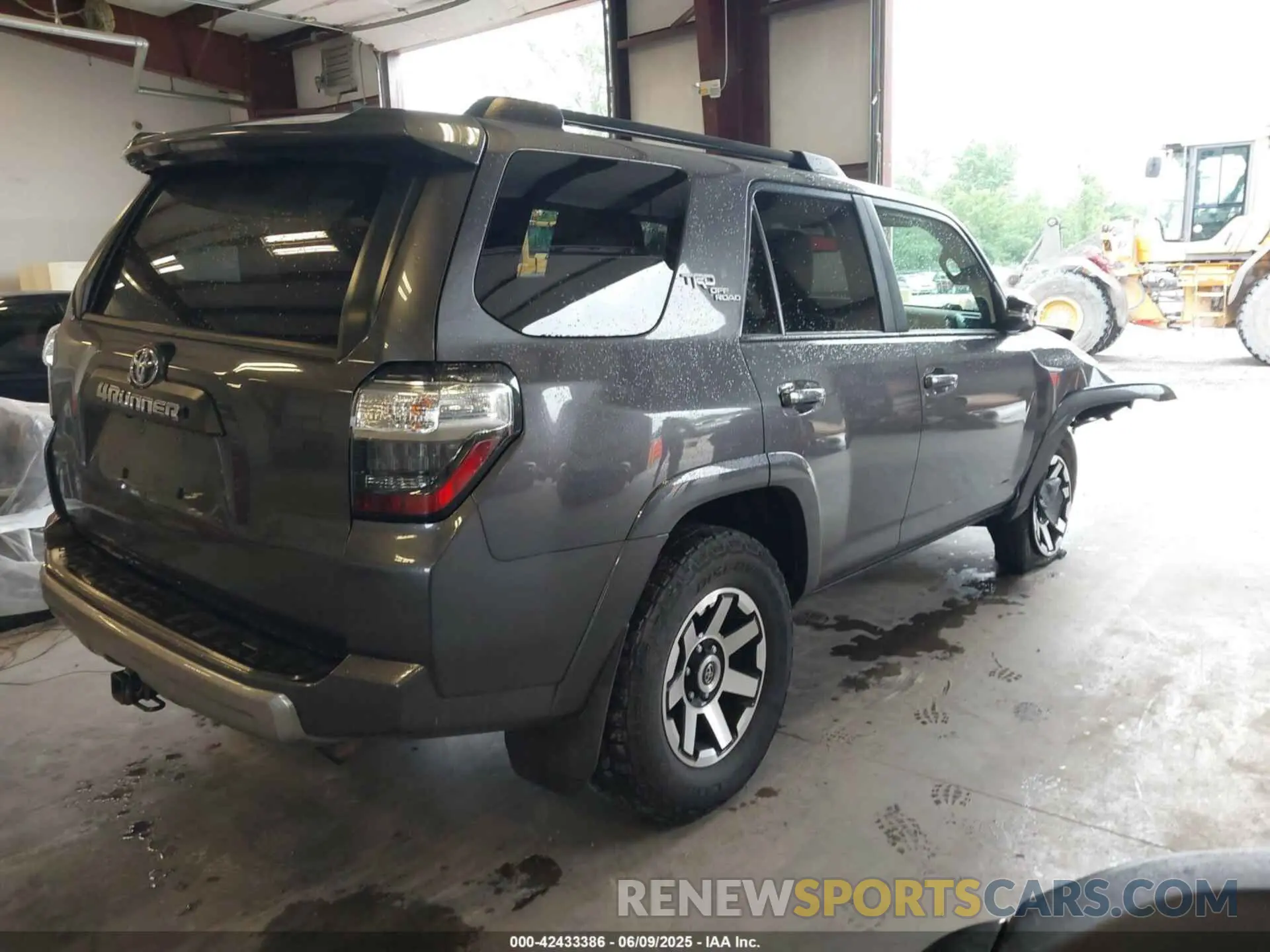 4 Photograph of a damaged car JTEBU5JR5K5642173 TOYOTA 4RUNNER 2019