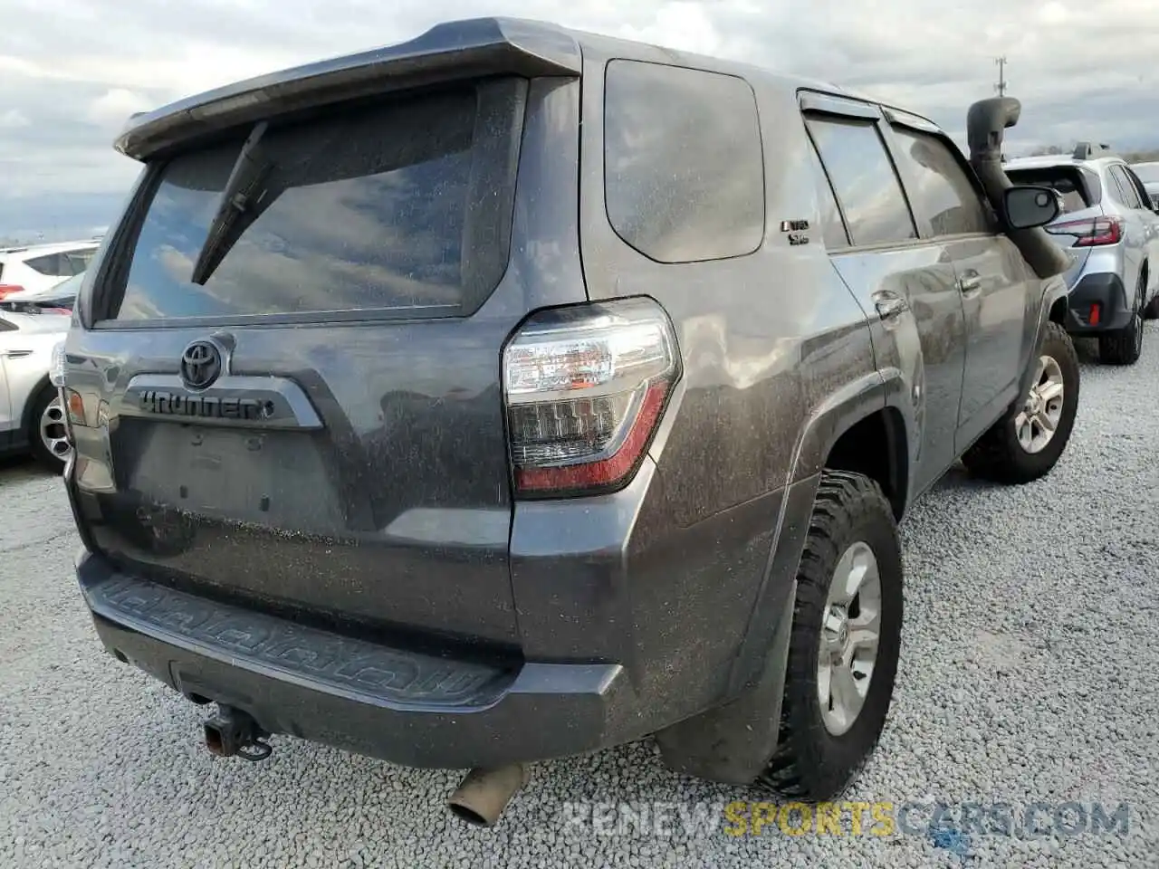 4 Photograph of a damaged car JTEBU5JR5K5649673 TOYOTA 4RUNNER 2019