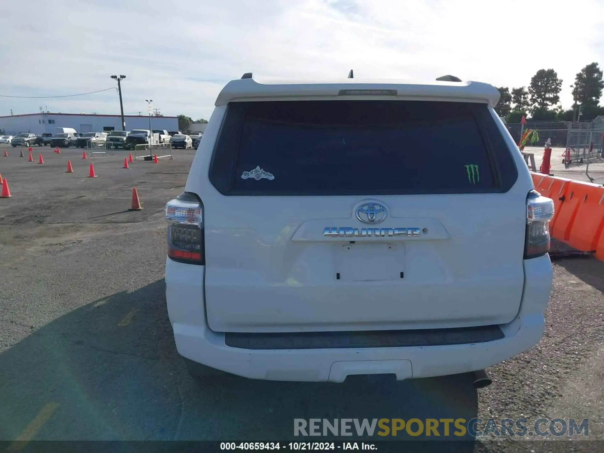 16 Photograph of a damaged car JTEBU5JR5K5708558 TOYOTA 4RUNNER 2019