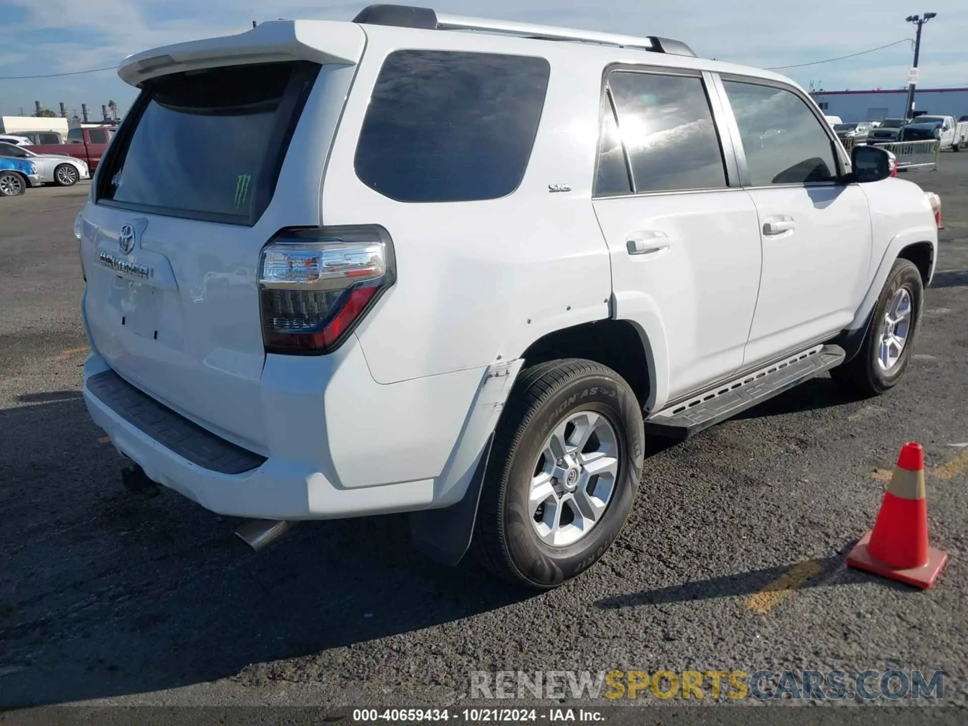 4 Photograph of a damaged car JTEBU5JR5K5708558 TOYOTA 4RUNNER 2019