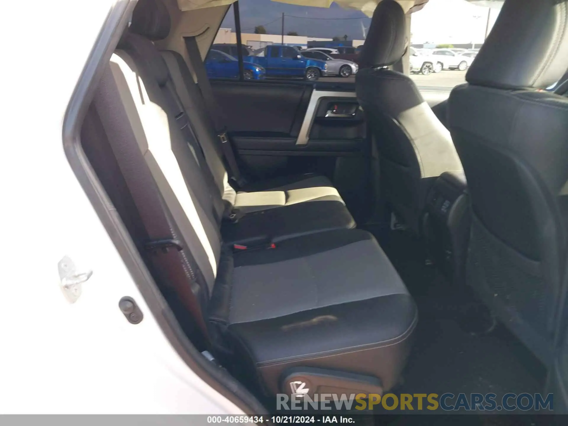 8 Photograph of a damaged car JTEBU5JR5K5708558 TOYOTA 4RUNNER 2019
