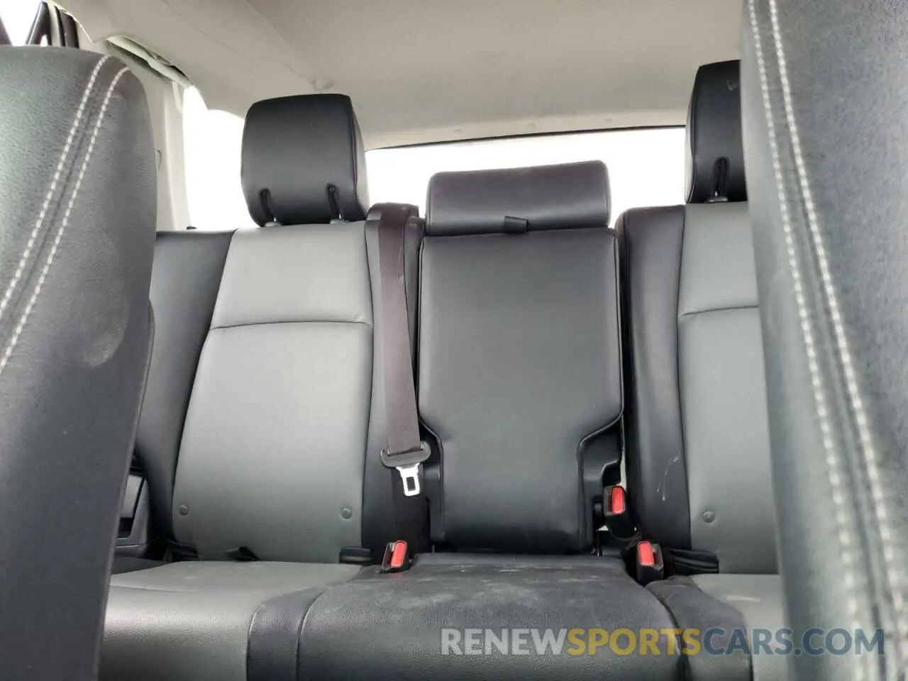 10 Photograph of a damaged car JTEBU5JR5K5709371 TOYOTA 4RUNNER 2019