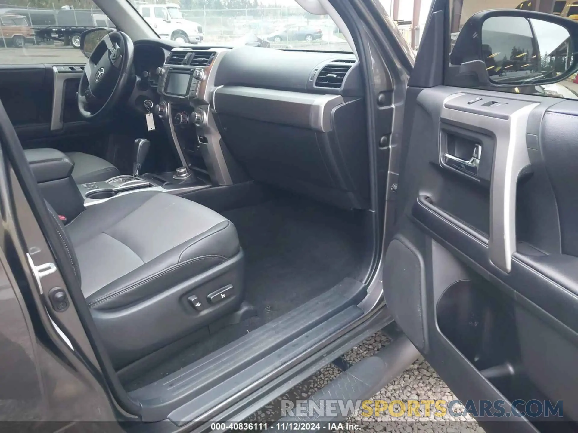 5 Photograph of a damaged car JTEBU5JR6K5614222 TOYOTA 4RUNNER 2019