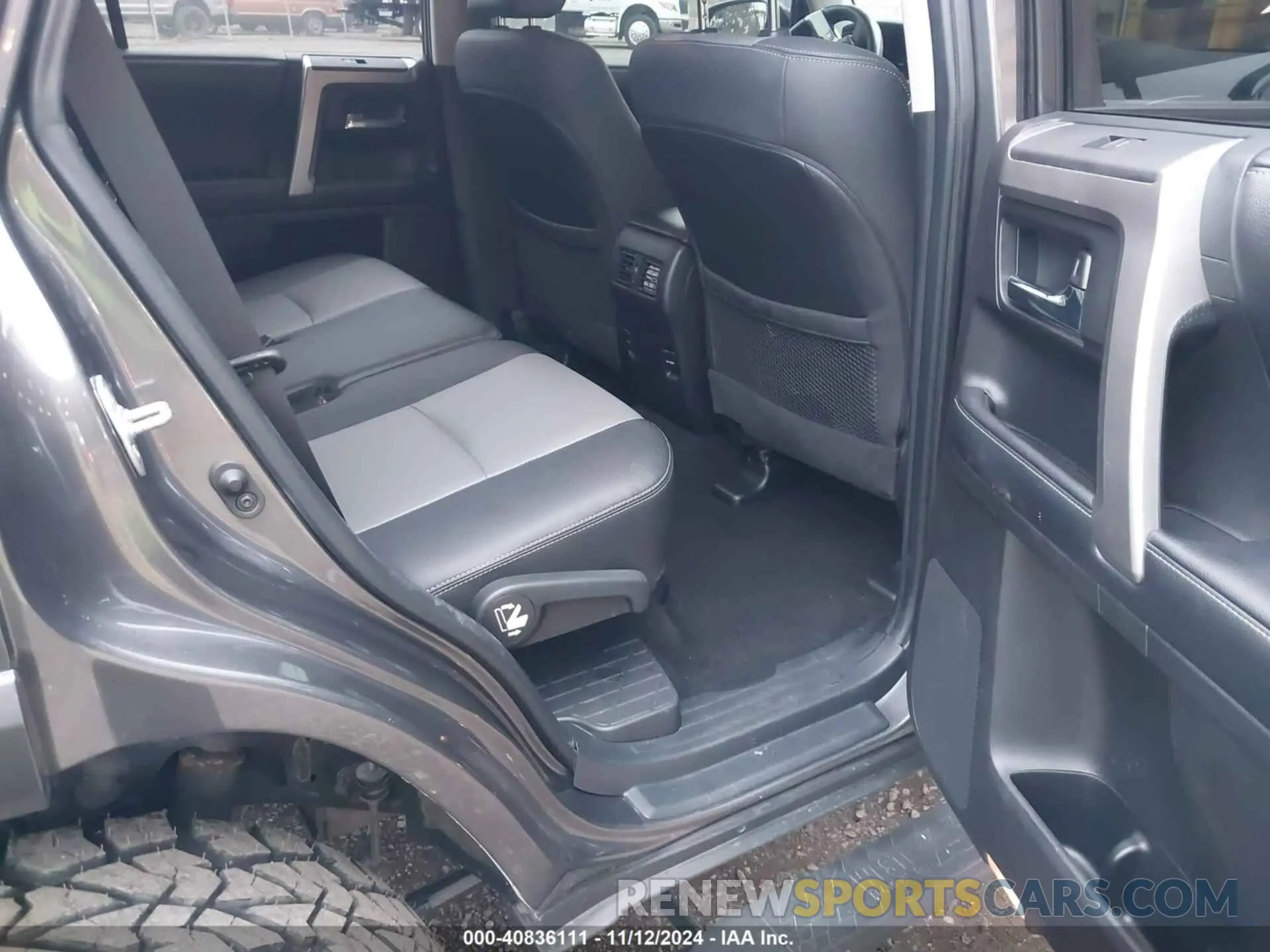 8 Photograph of a damaged car JTEBU5JR6K5614222 TOYOTA 4RUNNER 2019