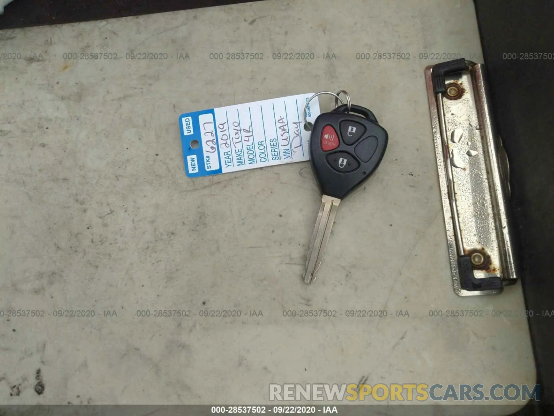 11 Photograph of a damaged car JTEBU5JR6K5614737 TOYOTA 4RUNNER 2019