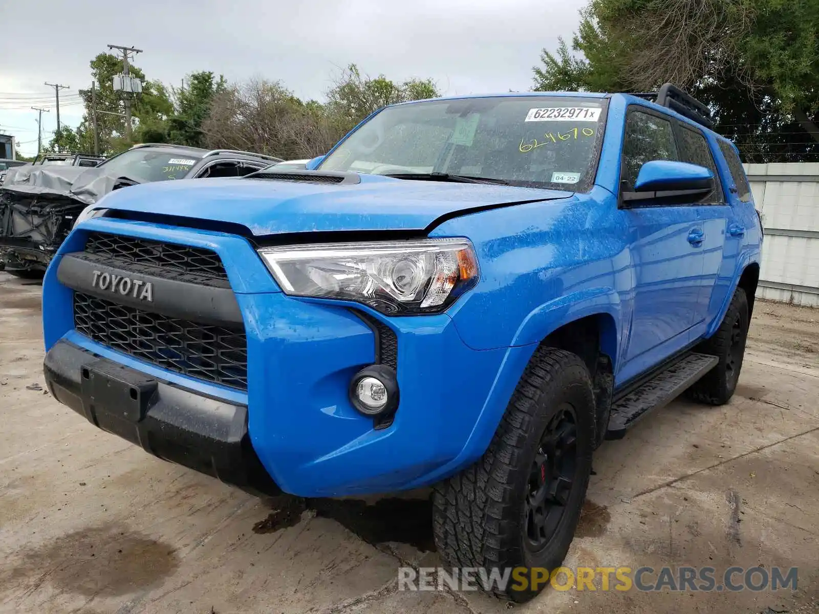 2 Photograph of a damaged car JTEBU5JR6K5624670 TOYOTA 4RUNNER 2019