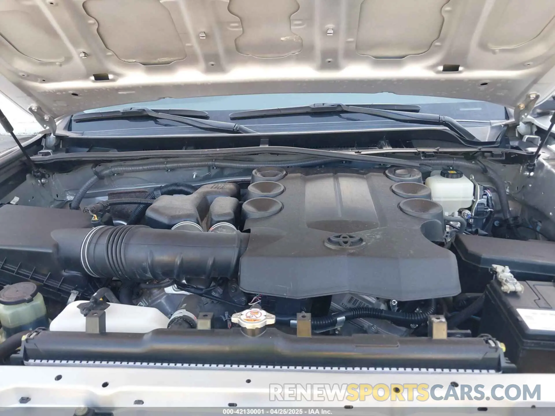 10 Photograph of a damaged car JTEBU5JR6K5636558 TOYOTA 4RUNNER 2019