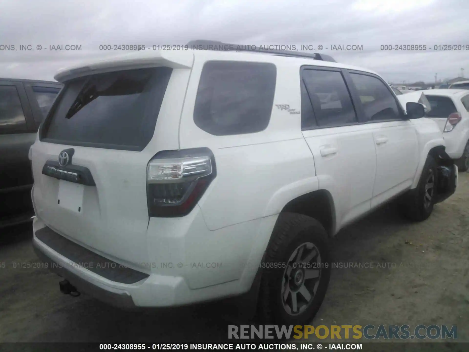 4 Photograph of a damaged car JTEBU5JR6K5636916 TOYOTA 4RUNNER 2019