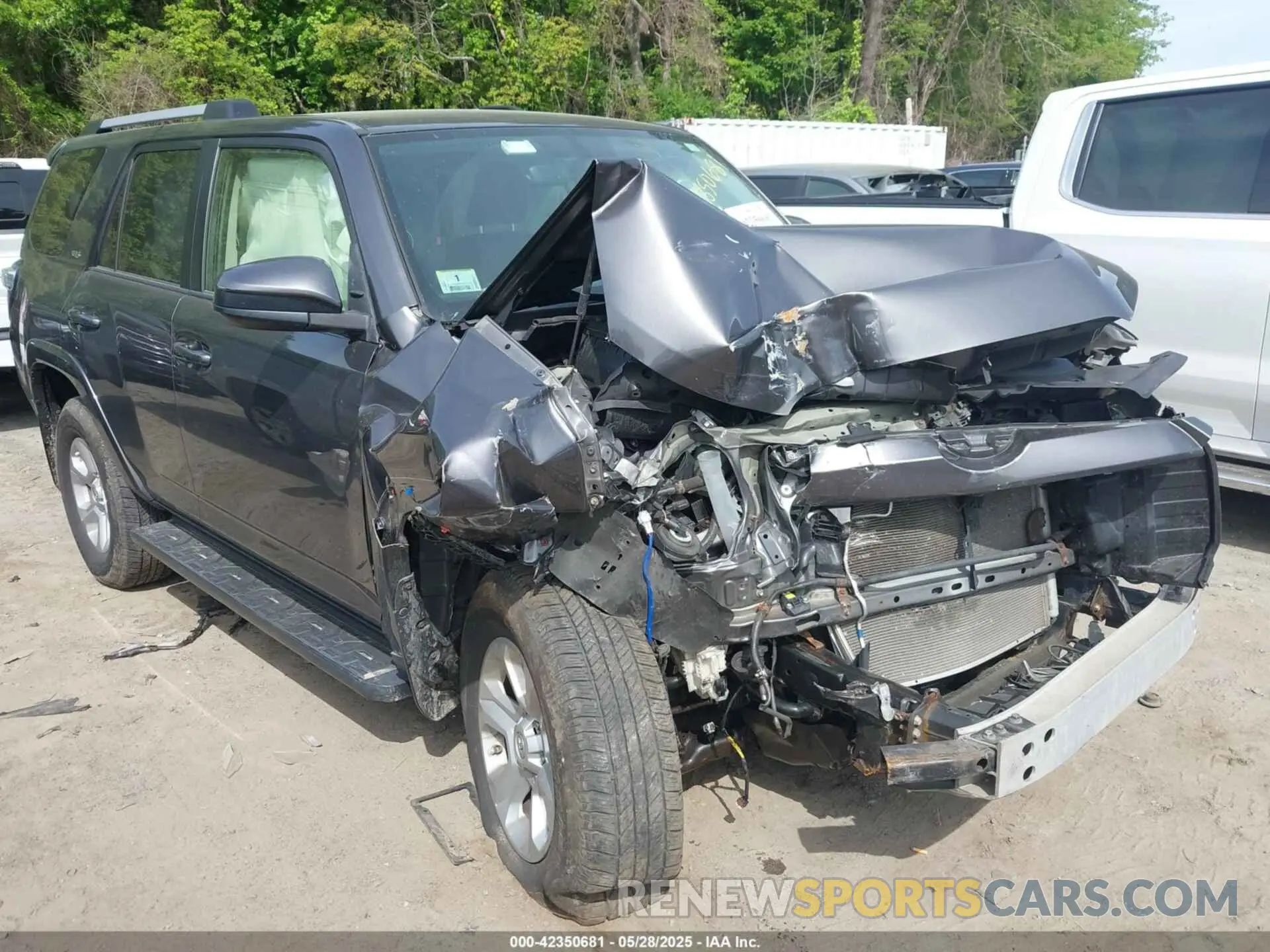 1 Photograph of a damaged car JTEBU5JR6K5665767 TOYOTA 4RUNNER 2019