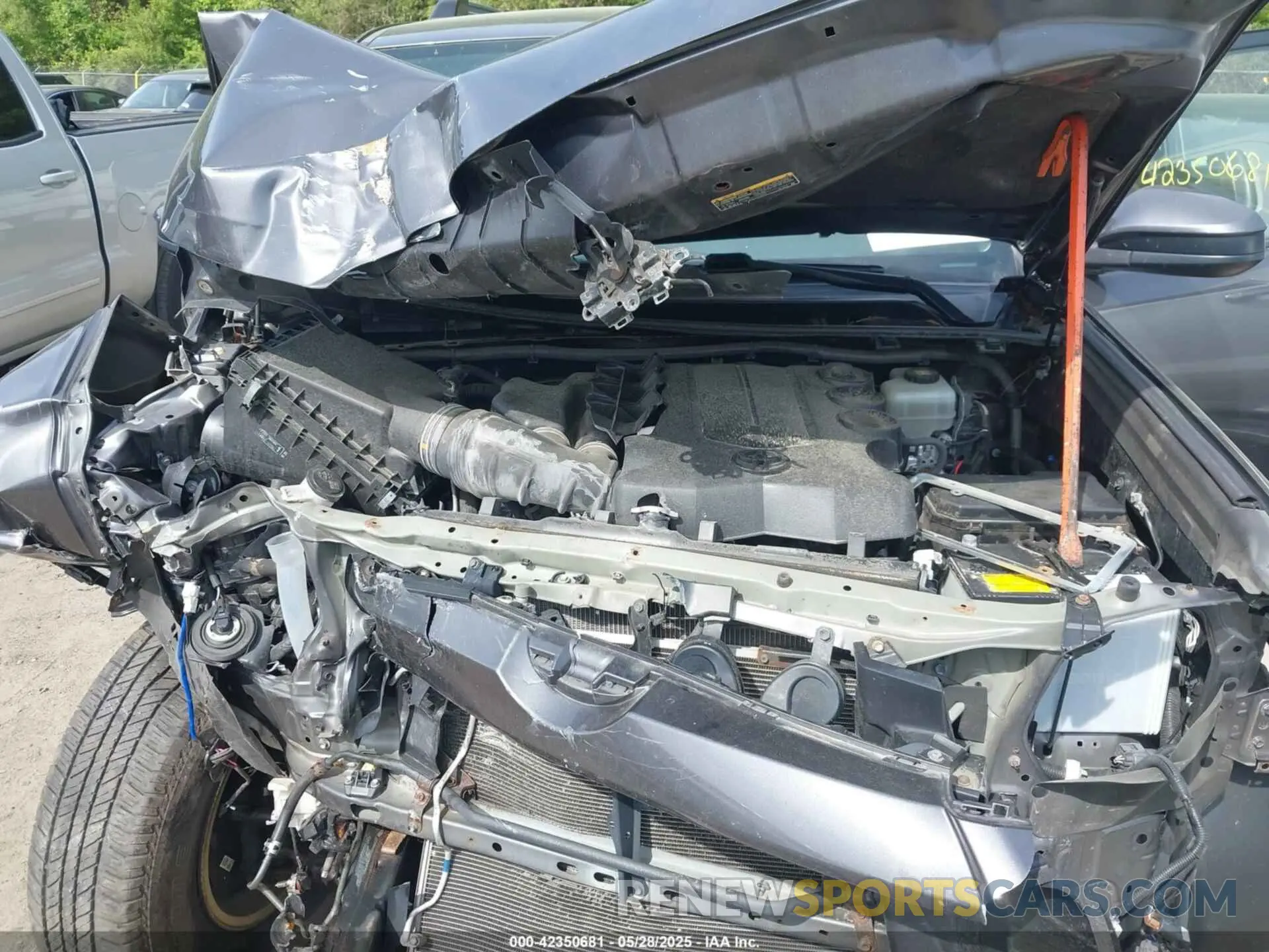 10 Photograph of a damaged car JTEBU5JR6K5665767 TOYOTA 4RUNNER 2019