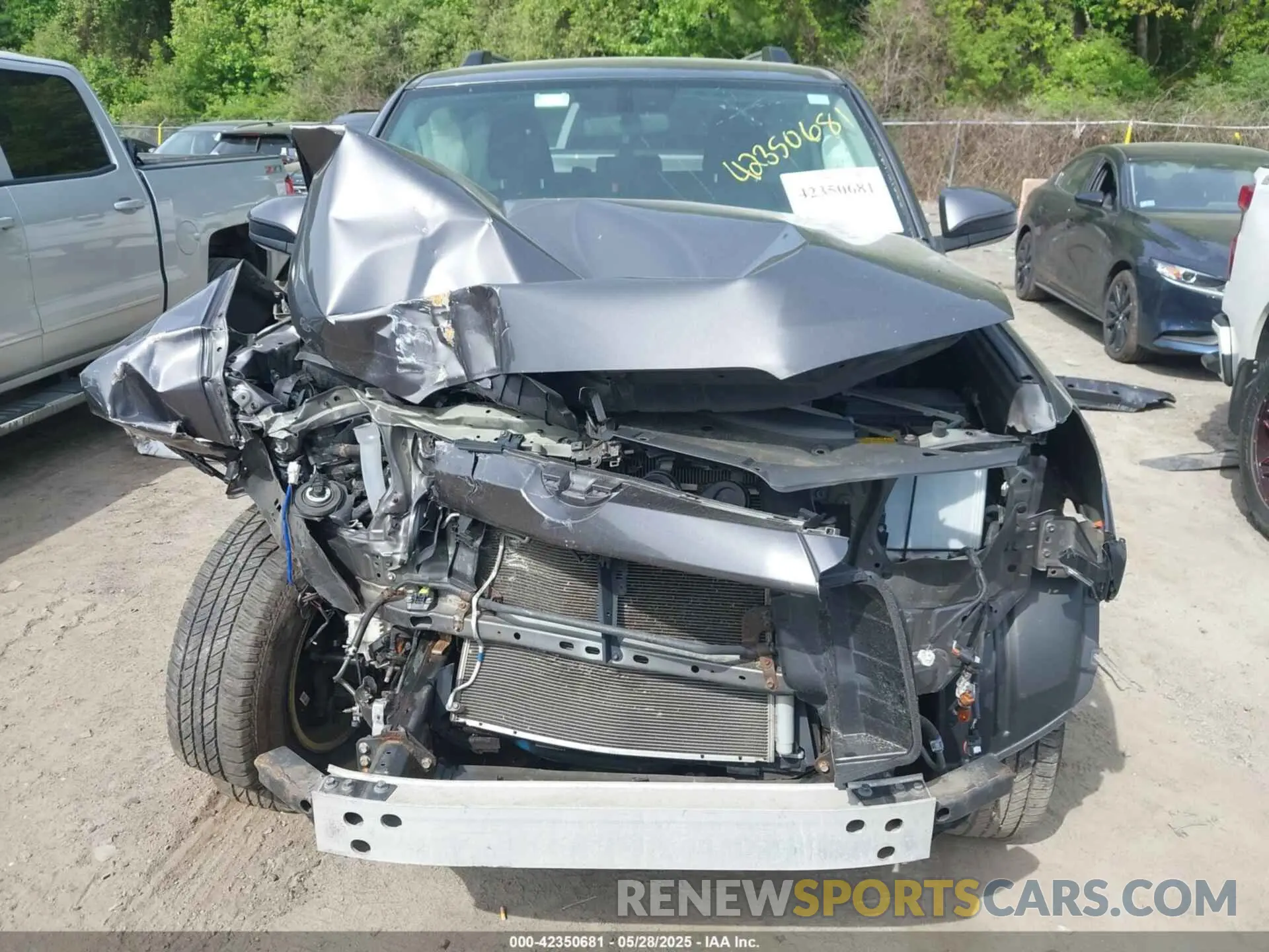 13 Photograph of a damaged car JTEBU5JR6K5665767 TOYOTA 4RUNNER 2019