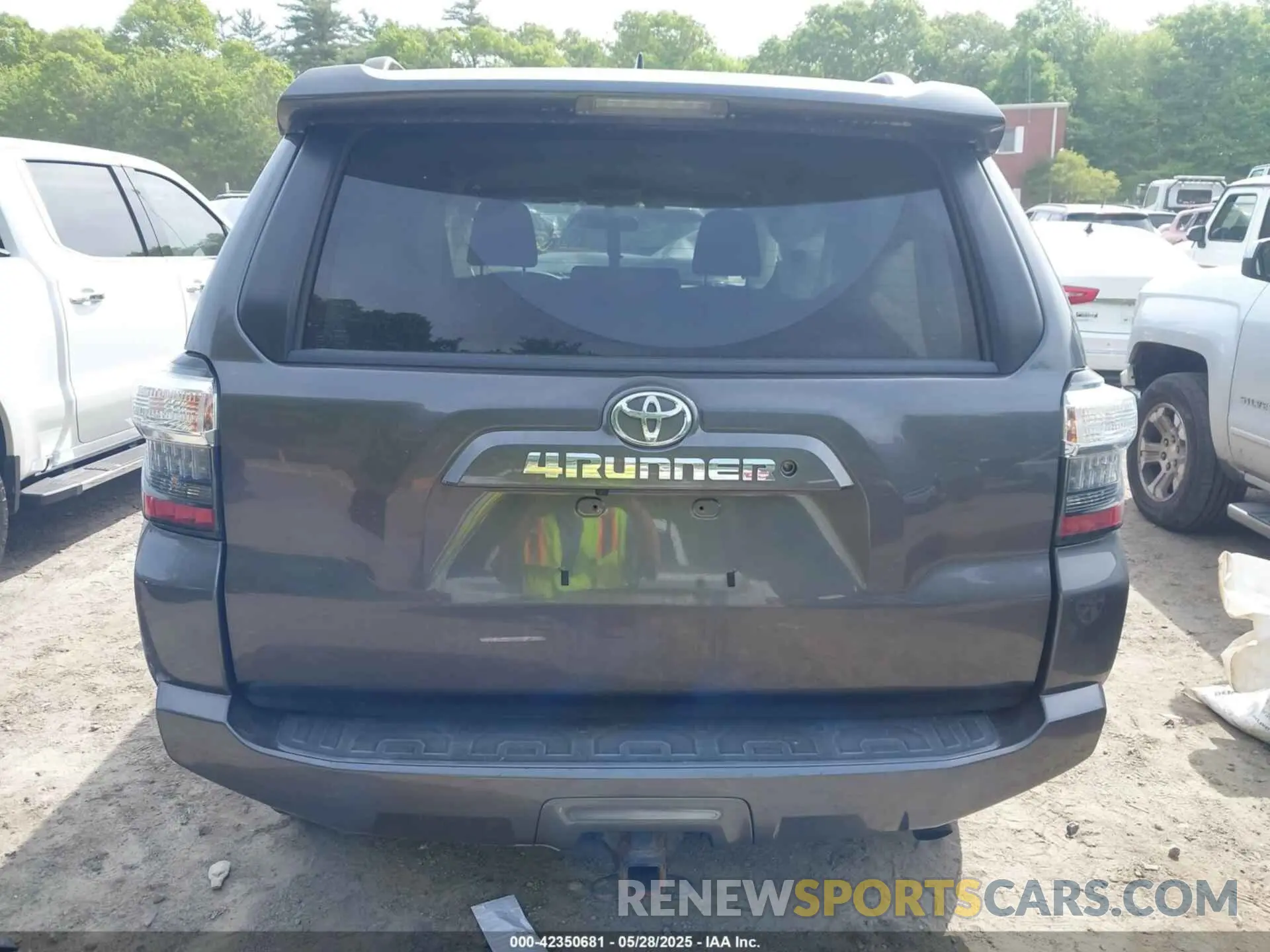 17 Photograph of a damaged car JTEBU5JR6K5665767 TOYOTA 4RUNNER 2019
