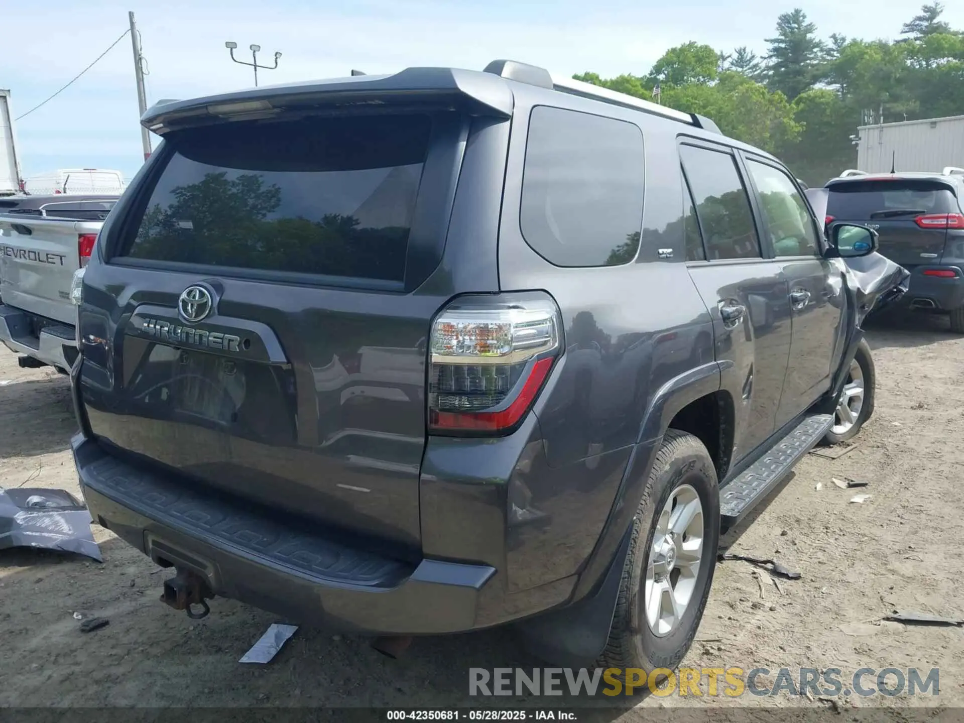 4 Photograph of a damaged car JTEBU5JR6K5665767 TOYOTA 4RUNNER 2019