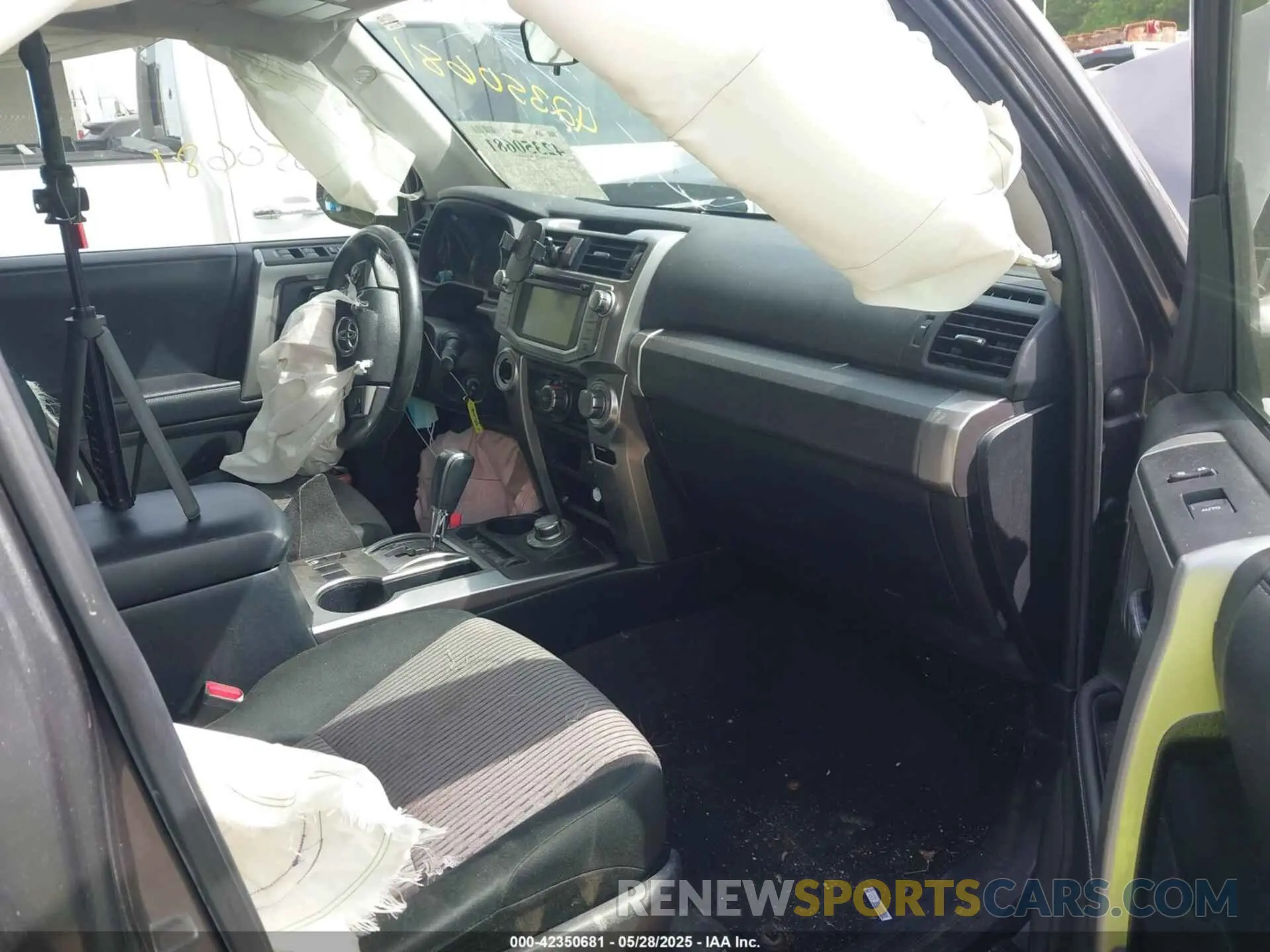 5 Photograph of a damaged car JTEBU5JR6K5665767 TOYOTA 4RUNNER 2019