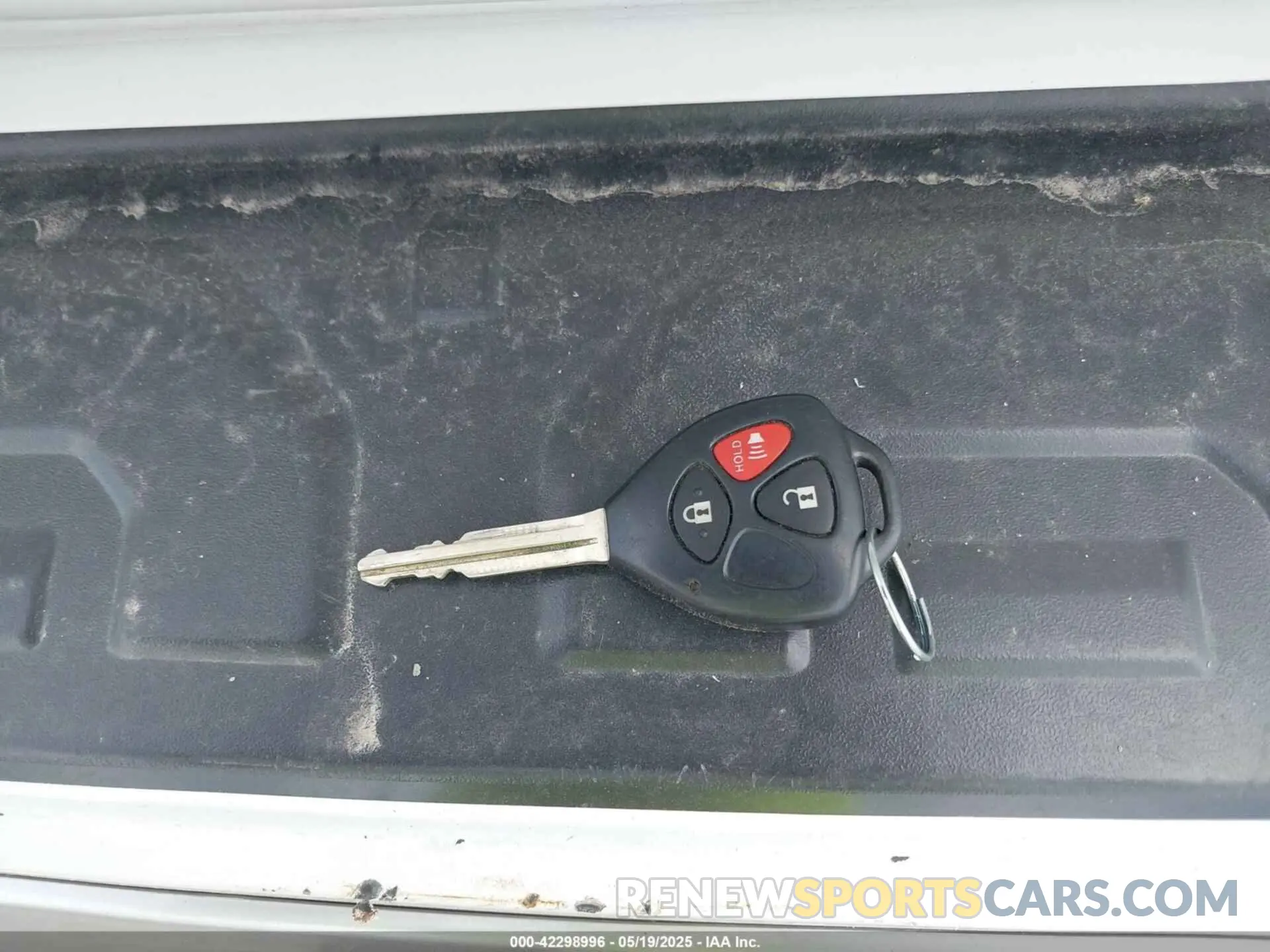 11 Photograph of a damaged car JTEBU5JR6K5679880 TOYOTA 4RUNNER 2019