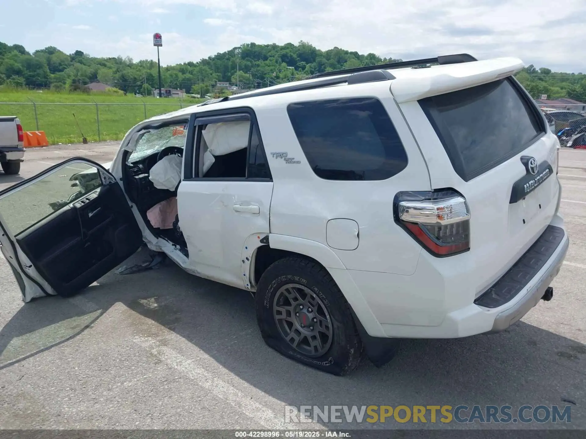 3 Photograph of a damaged car JTEBU5JR6K5679880 TOYOTA 4RUNNER 2019