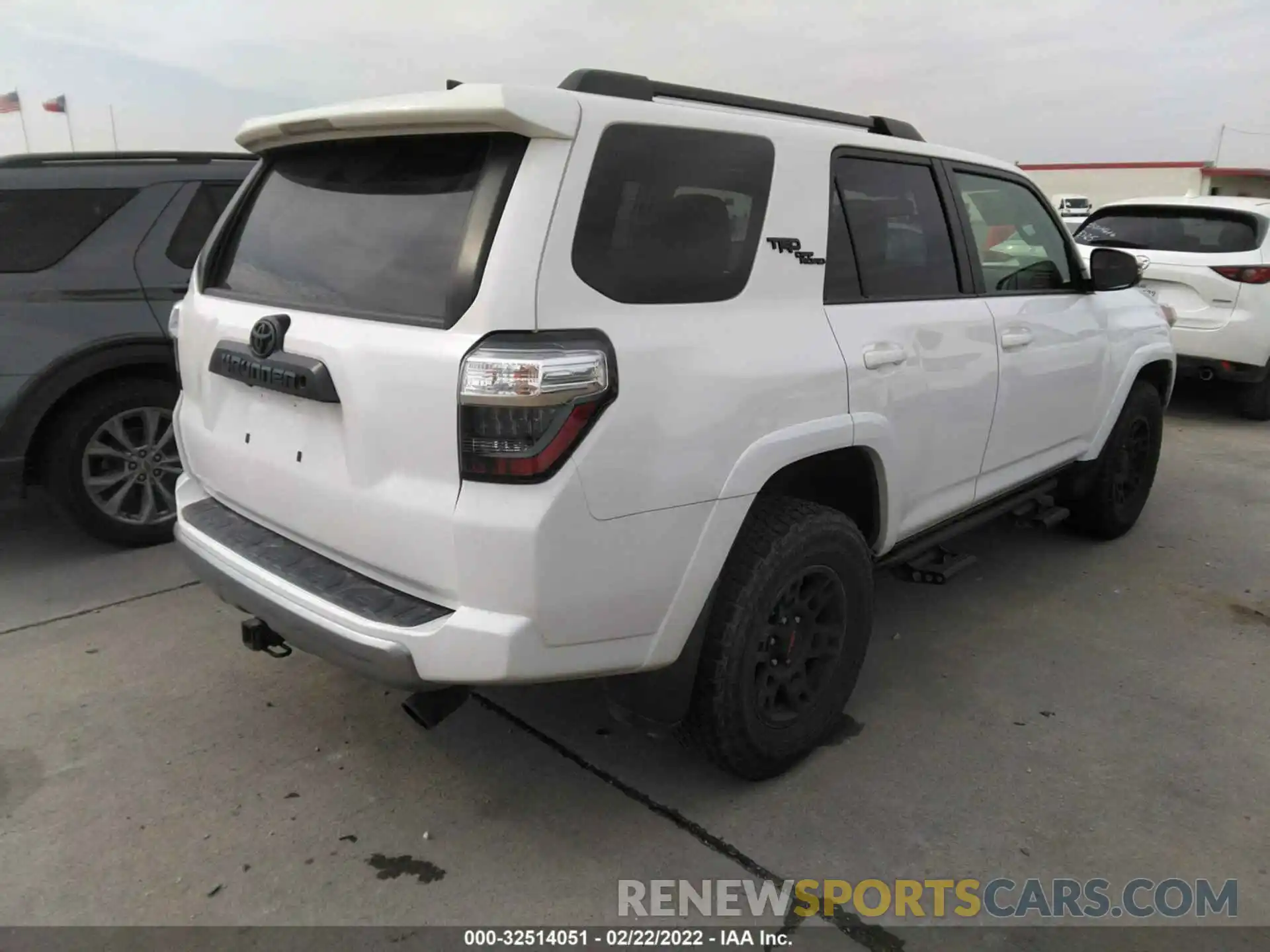 4 Photograph of a damaged car JTEBU5JR6K5693911 TOYOTA 4RUNNER 2019