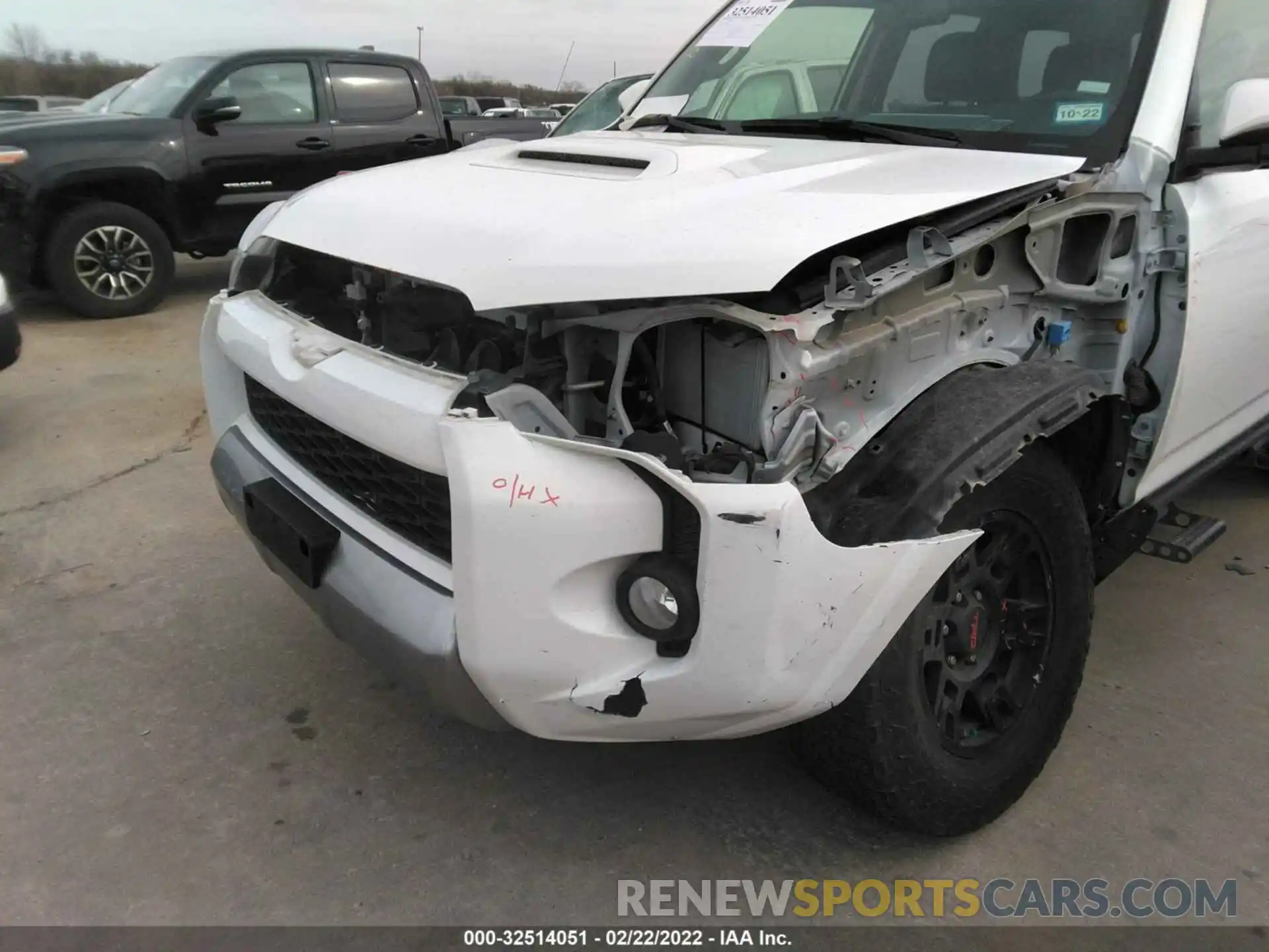 6 Photograph of a damaged car JTEBU5JR6K5693911 TOYOTA 4RUNNER 2019