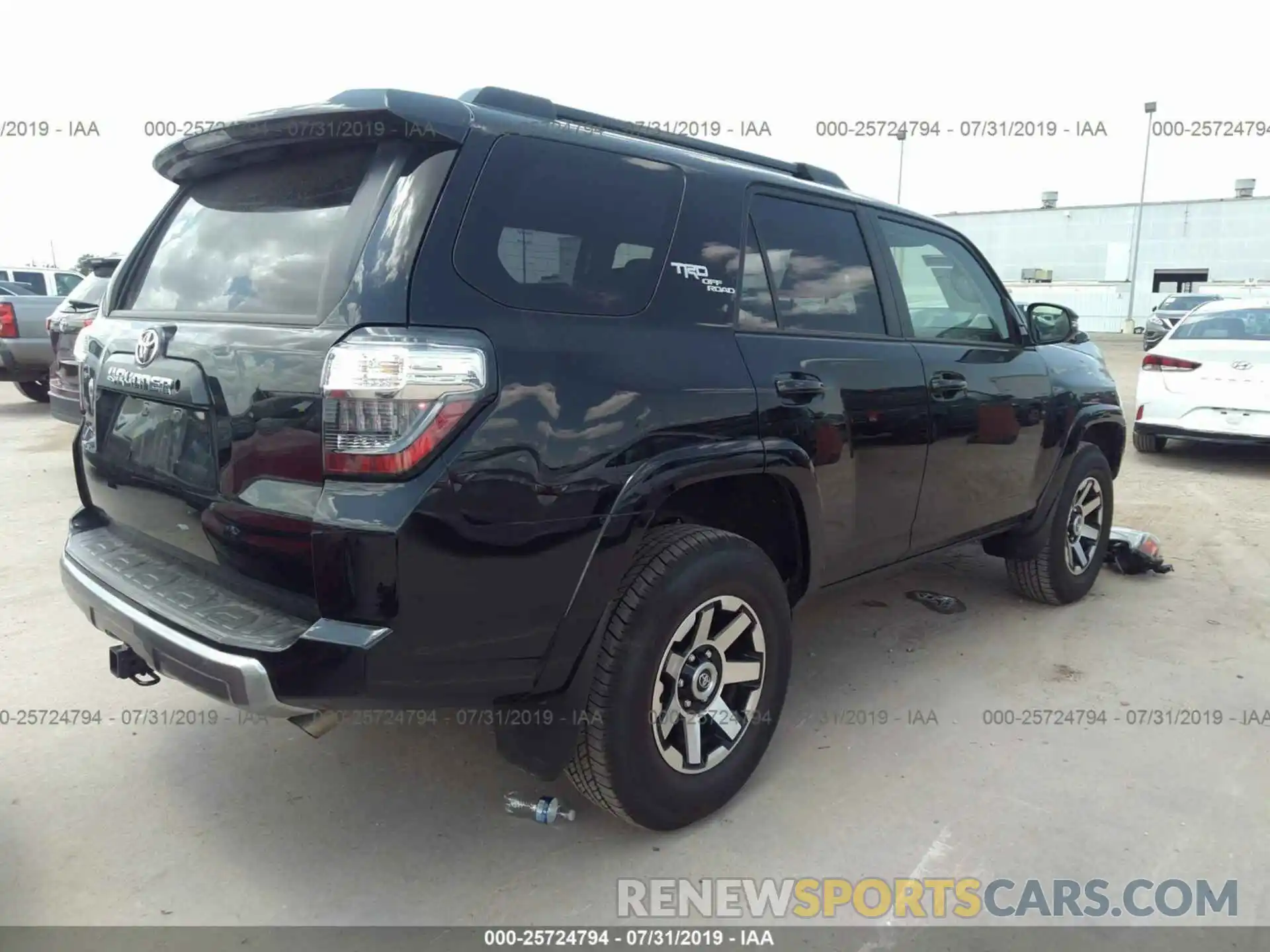 4 Photograph of a damaged car JTEBU5JR6K5695240 TOYOTA 4RUNNER 2019