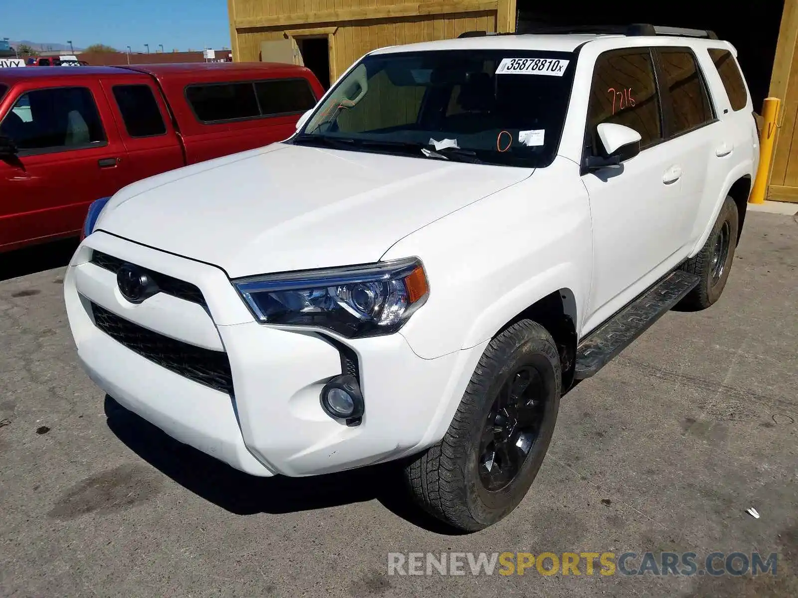 2 Photograph of a damaged car JTEBU5JR6K5700758 TOYOTA 4RUNNER 2019