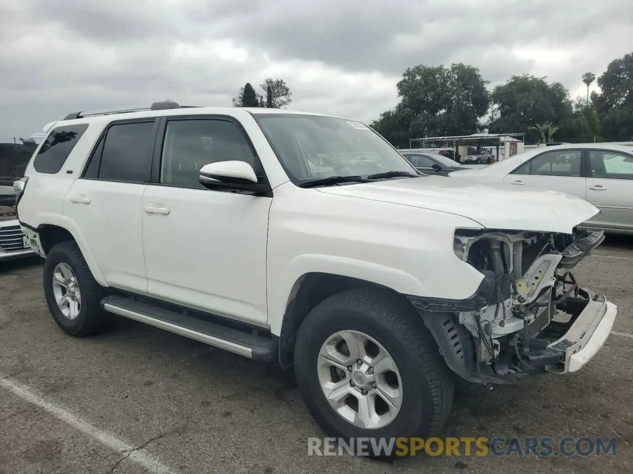 4 Photograph of a damaged car JTEBU5JR6K5727958 TOYOTA 4RUNNER 2019