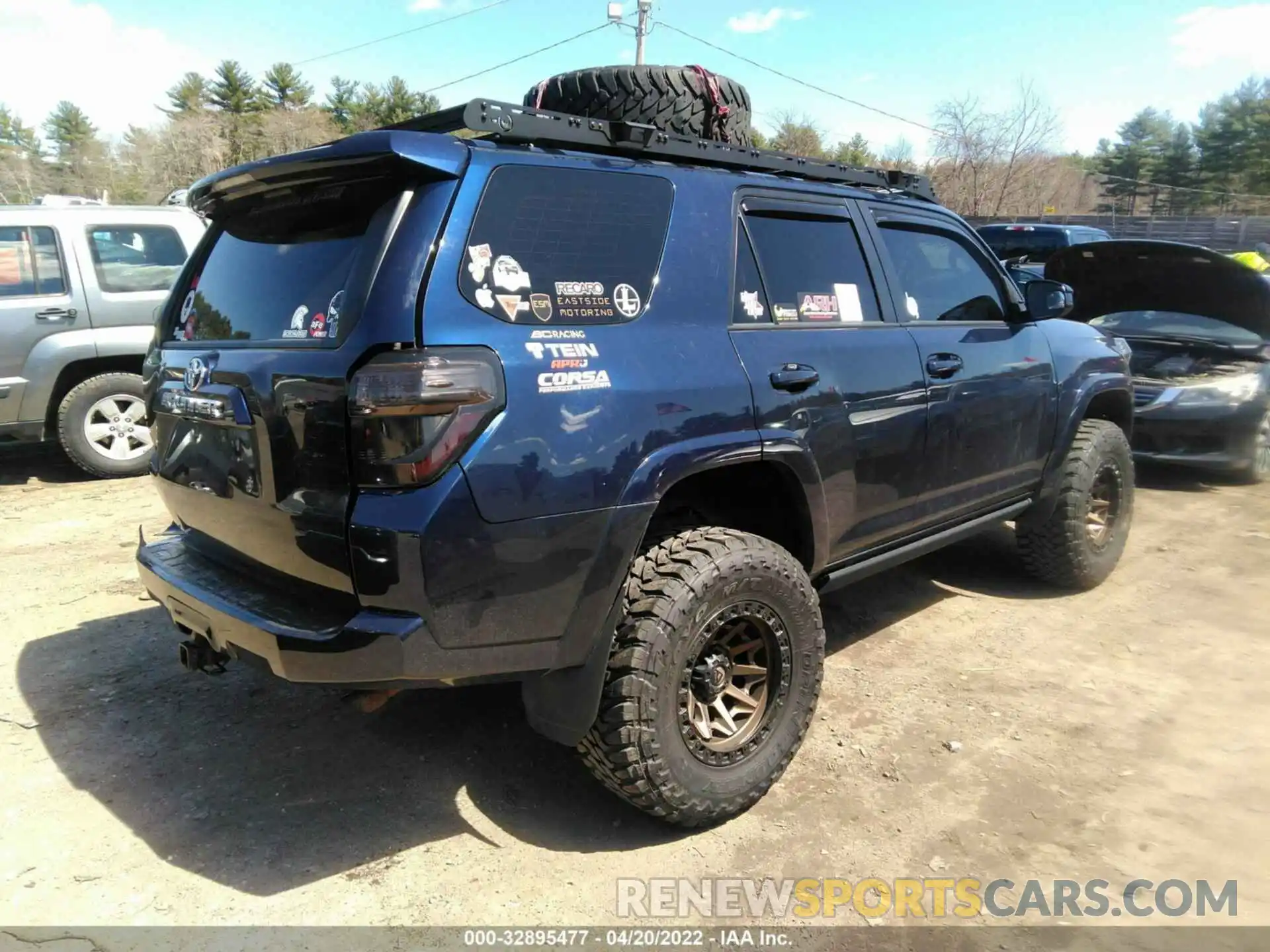 4 Photograph of a damaged car JTEBU5JR6K5728608 TOYOTA 4RUNNER 2019