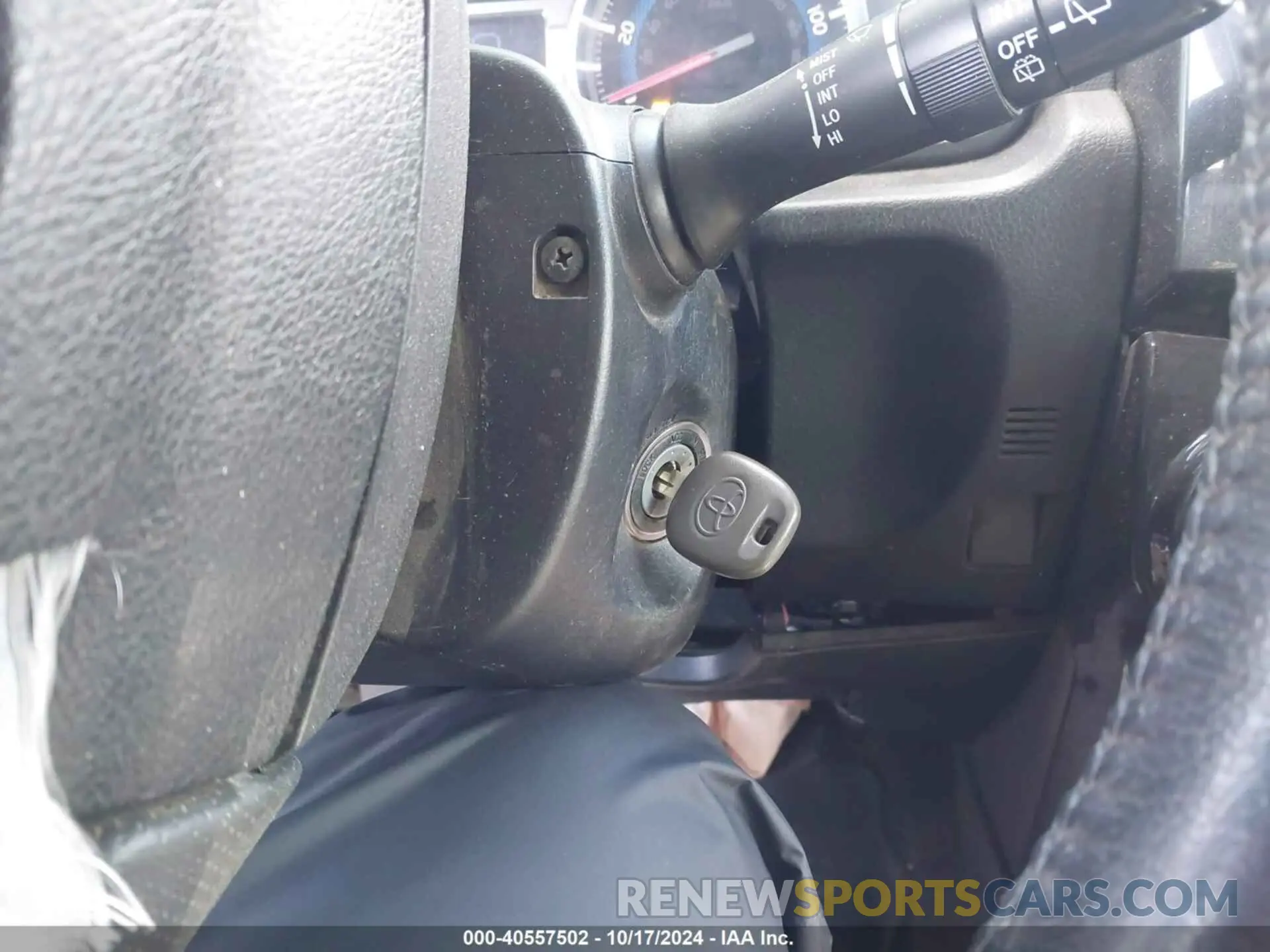 11 Photograph of a damaged car JTEBU5JR6K5730925 TOYOTA 4RUNNER 2019