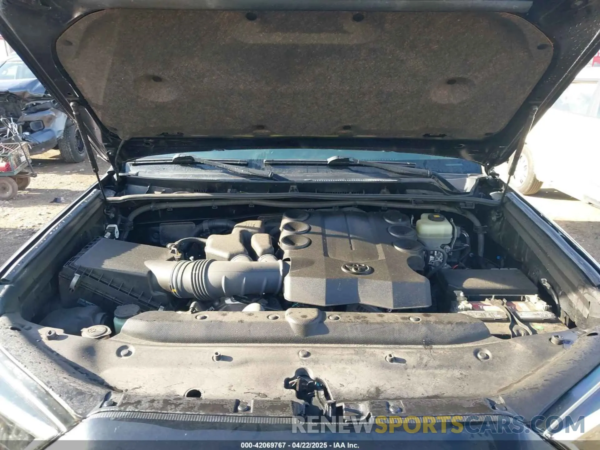 10 Photograph of a damaged car JTEBU5JR6K5731380 TOYOTA 4RUNNER 2019