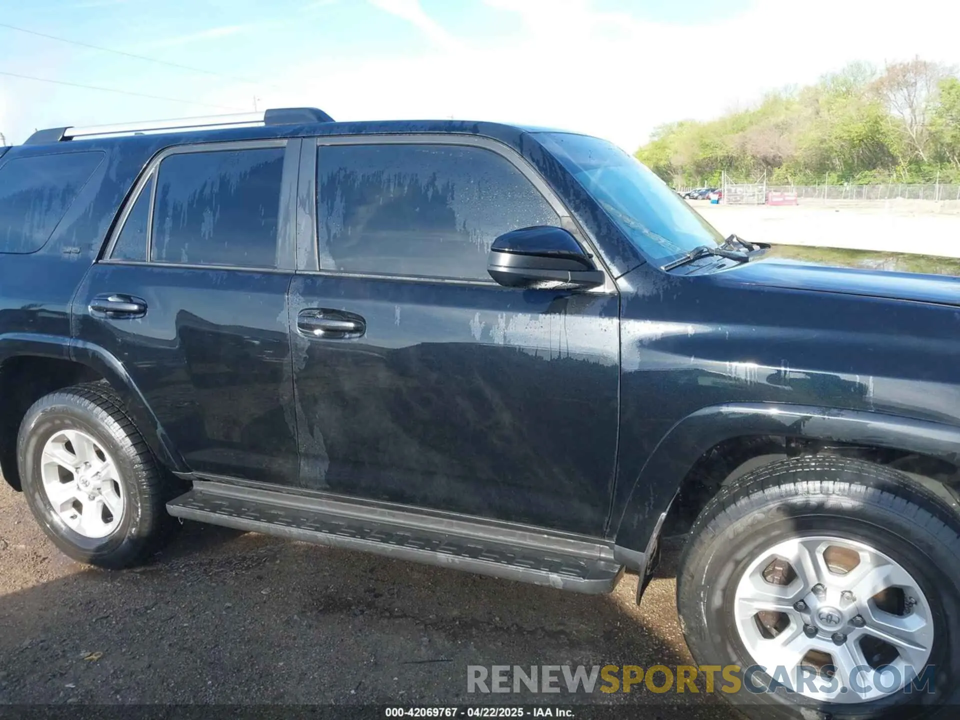 13 Photograph of a damaged car JTEBU5JR6K5731380 TOYOTA 4RUNNER 2019