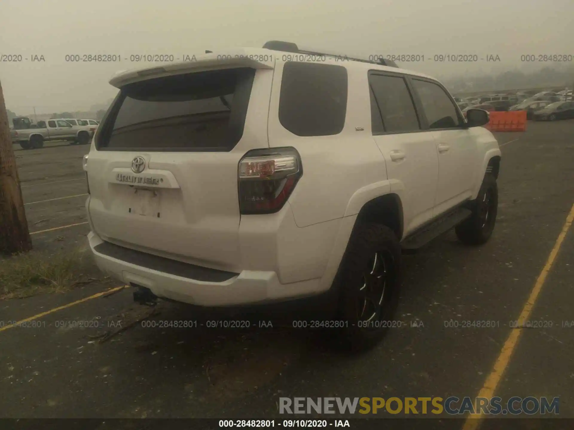 4 Photograph of a damaged car JTEBU5JR7K5626511 TOYOTA 4RUNNER 2019