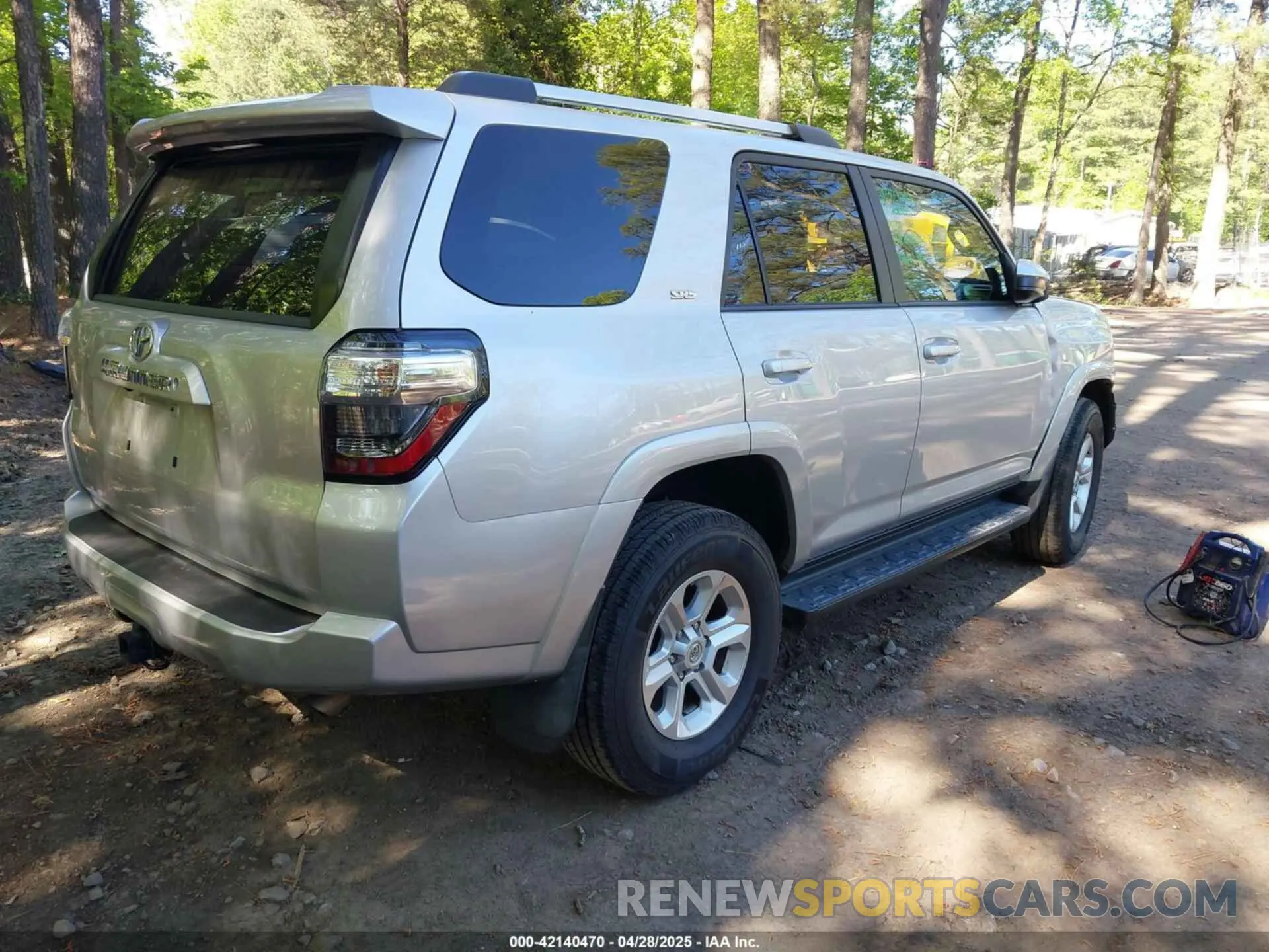 4 Photograph of a damaged car JTEBU5JR7K5656026 TOYOTA 4RUNNER 2019
