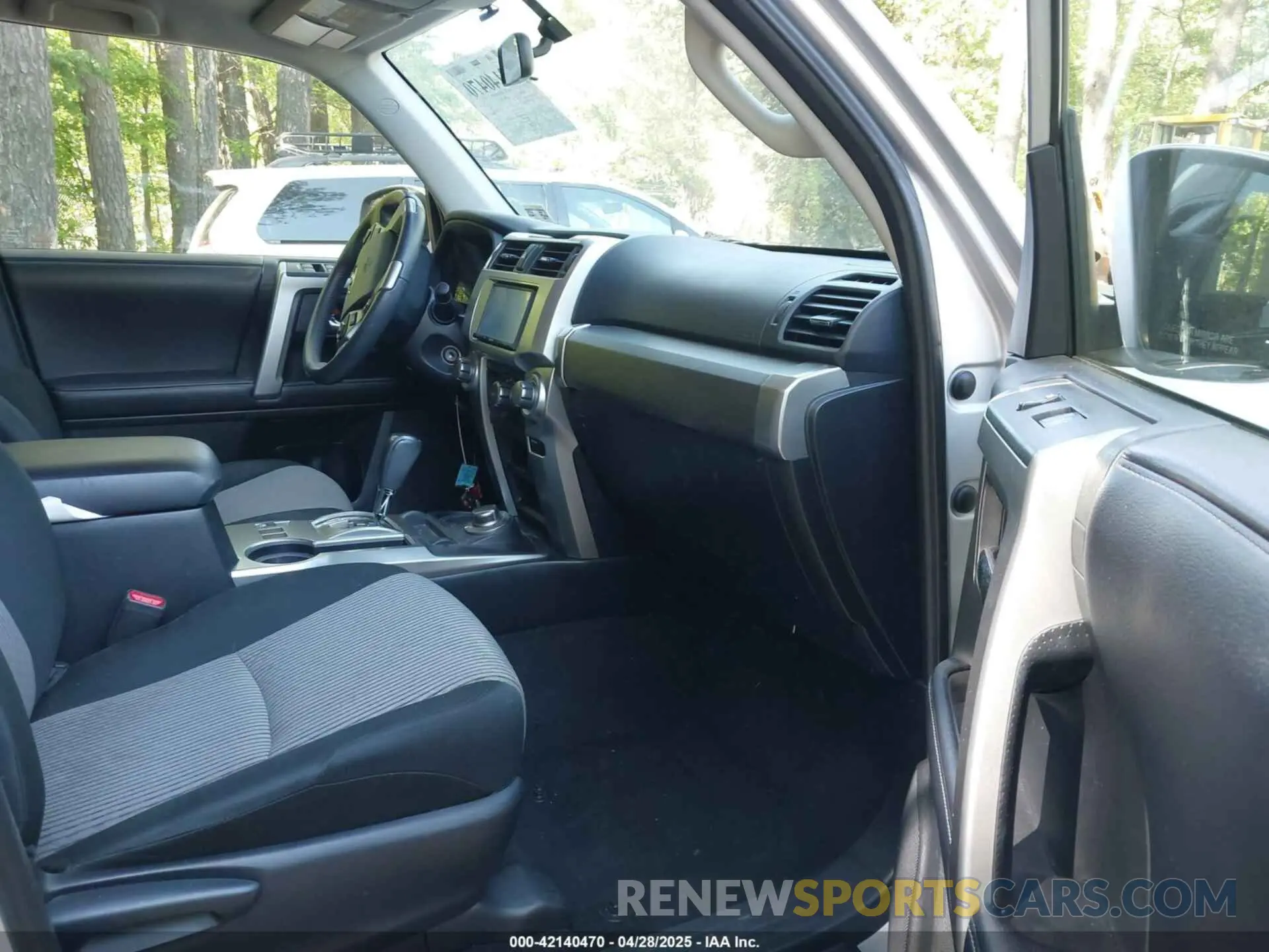 5 Photograph of a damaged car JTEBU5JR7K5656026 TOYOTA 4RUNNER 2019