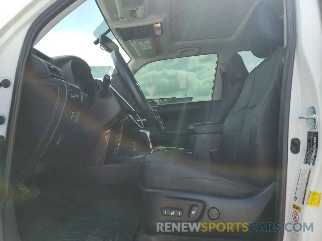 7 Photograph of a damaged car JTEBU5JR7K5661856 TOYOTA 4RUNNER 2019
