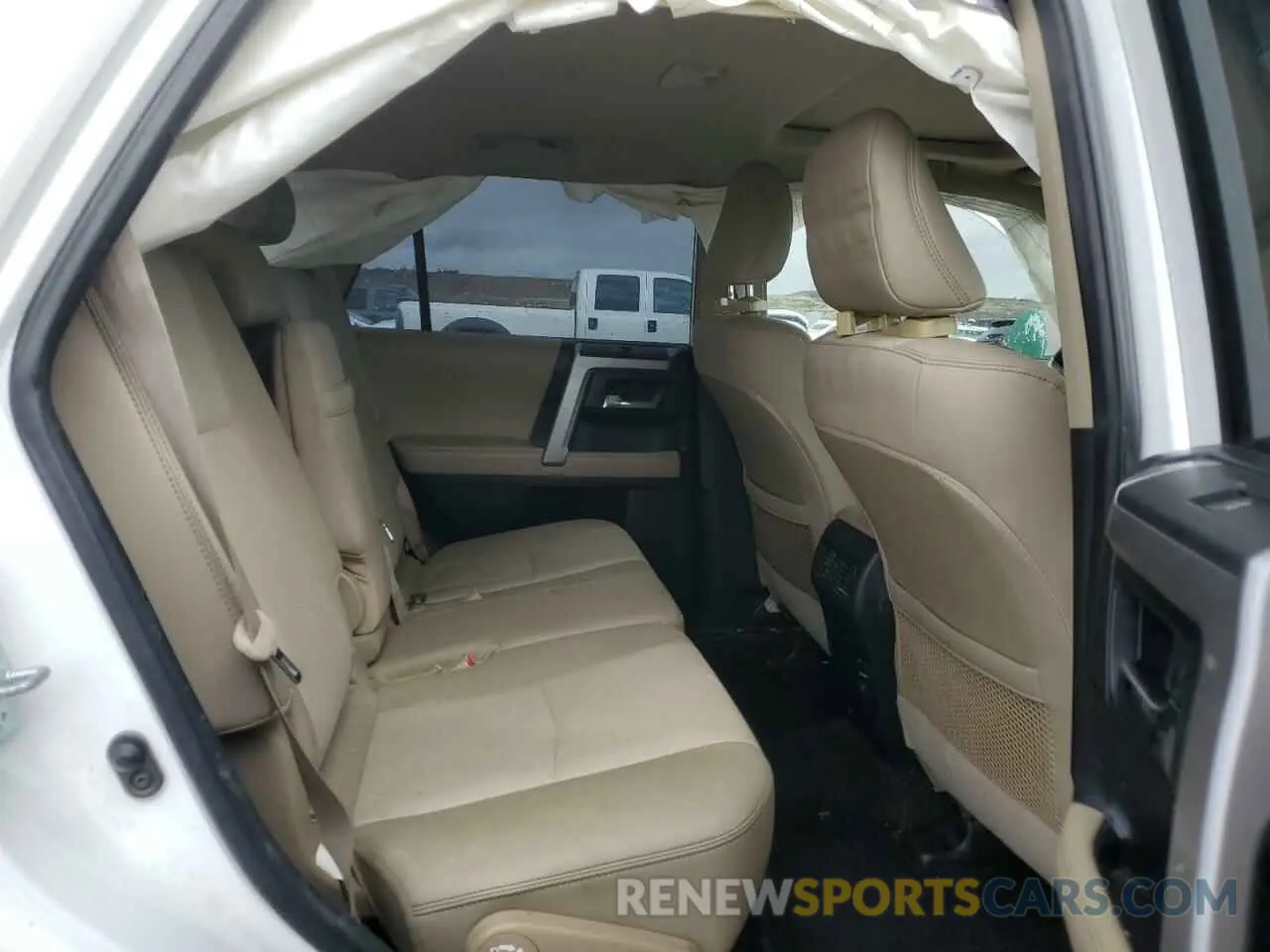 10 Photograph of a damaged car JTEBU5JR7K5663185 TOYOTA 4RUNNER 2019