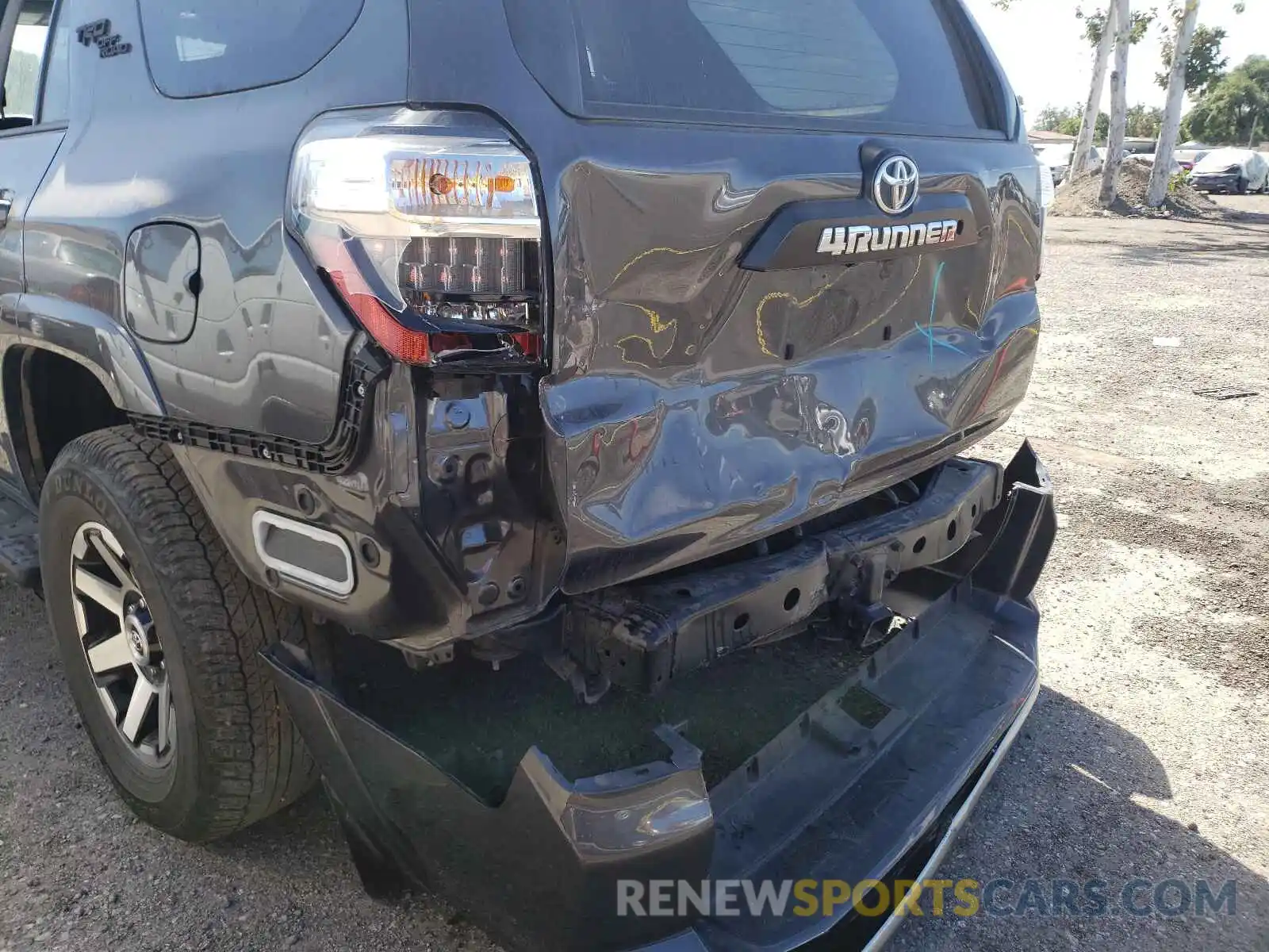 9 Photograph of a damaged car JTEBU5JR7K5676048 TOYOTA 4RUNNER 2019