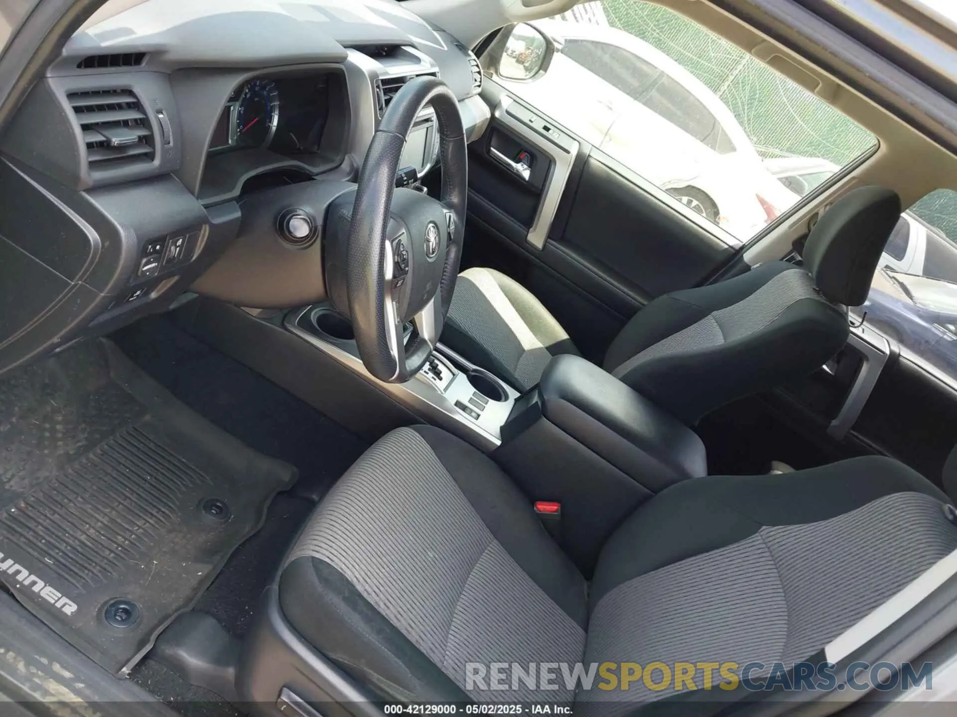 19 Photograph of a damaged car JTEBU5JR7K5710800 TOYOTA 4RUNNER 2019