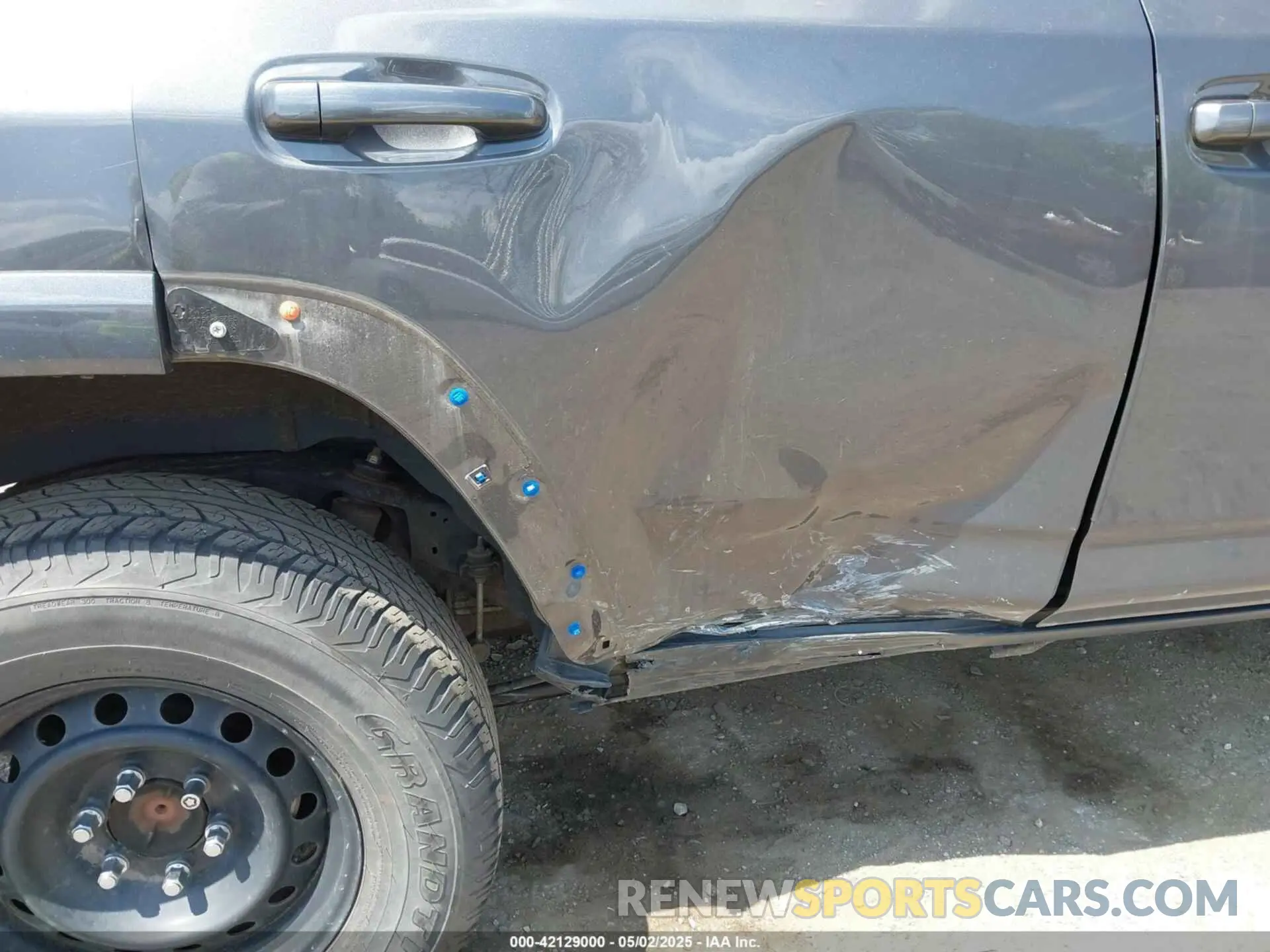 6 Photograph of a damaged car JTEBU5JR7K5710800 TOYOTA 4RUNNER 2019