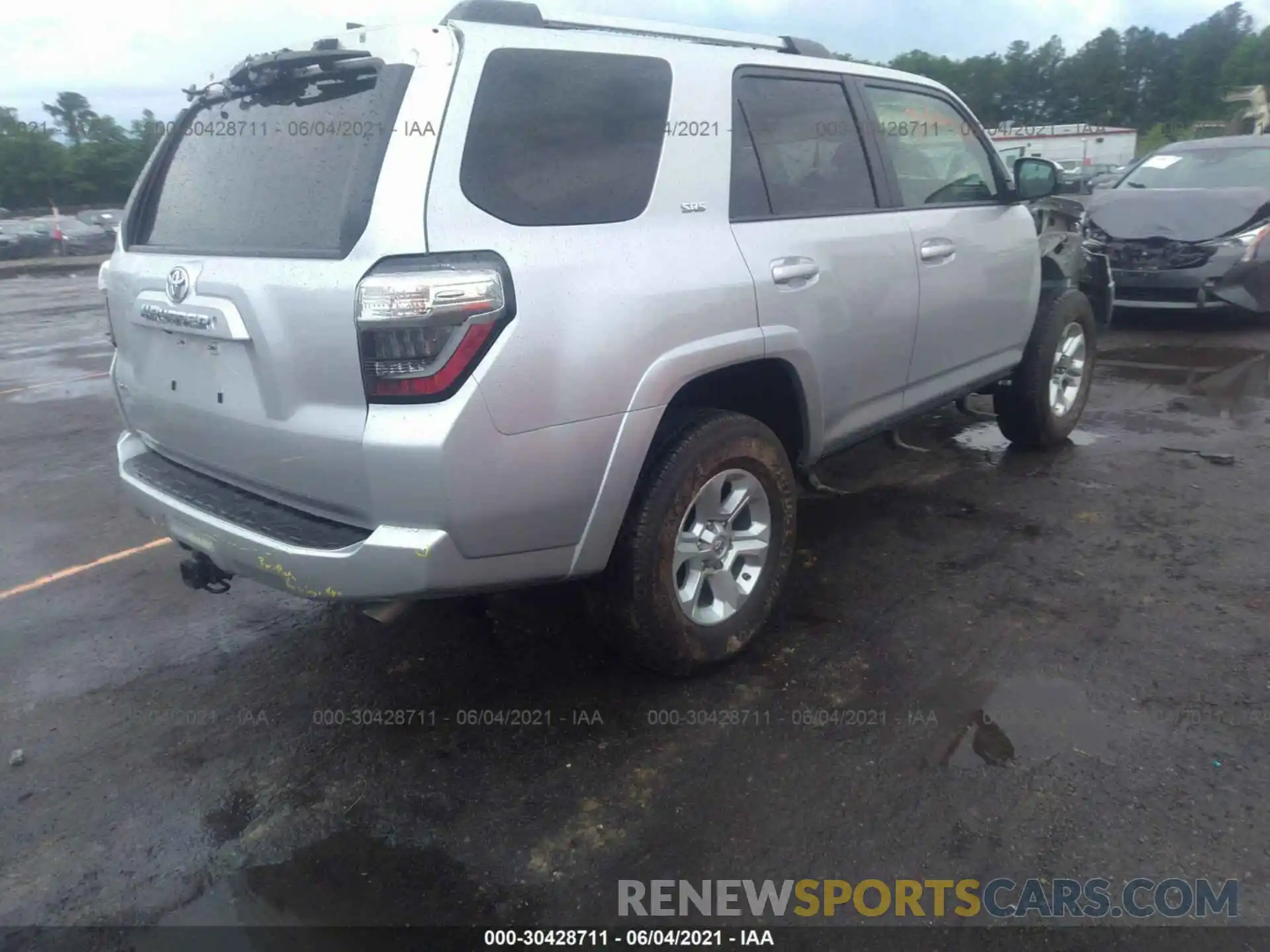 4 Photograph of a damaged car JTEBU5JR7K5712465 TOYOTA 4RUNNER 2019