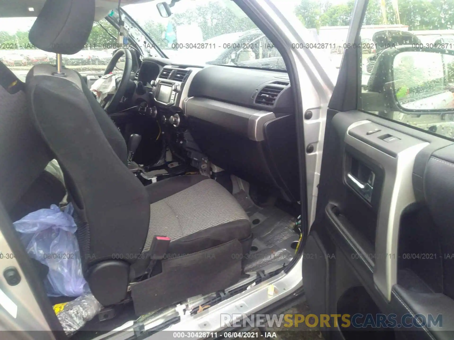 5 Photograph of a damaged car JTEBU5JR7K5712465 TOYOTA 4RUNNER 2019