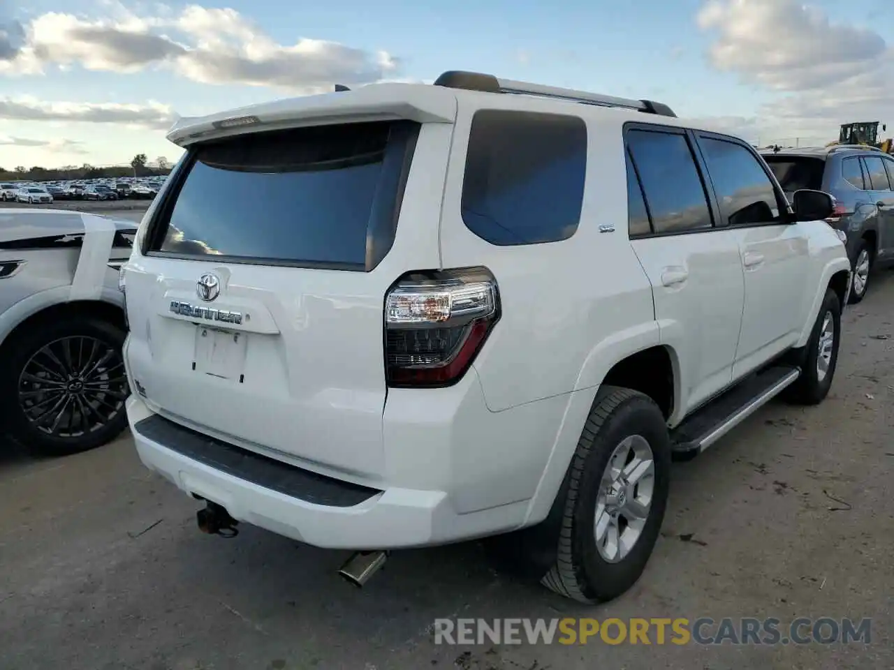 4 Photograph of a damaged car JTEBU5JR7K5728911 TOYOTA 4RUNNER 2019