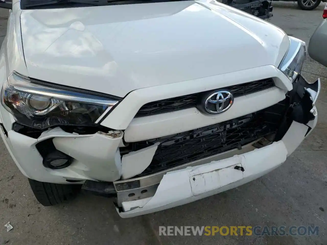 9 Photograph of a damaged car JTEBU5JR7K5728911 TOYOTA 4RUNNER 2019