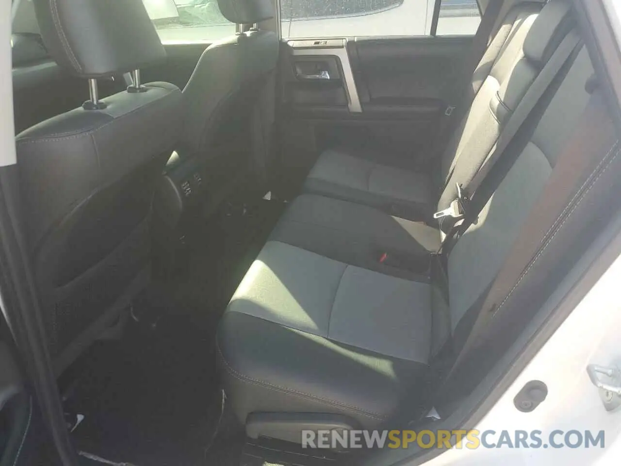 11 Photograph of a damaged car JTEBU5JR8K5628378 TOYOTA 4RUNNER 2019
